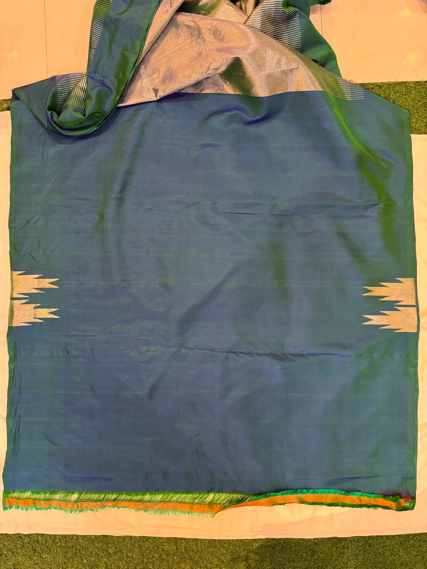 Turquoise n silver pure silk handwoven Gadwal 8 kol saree with unstitched blouse