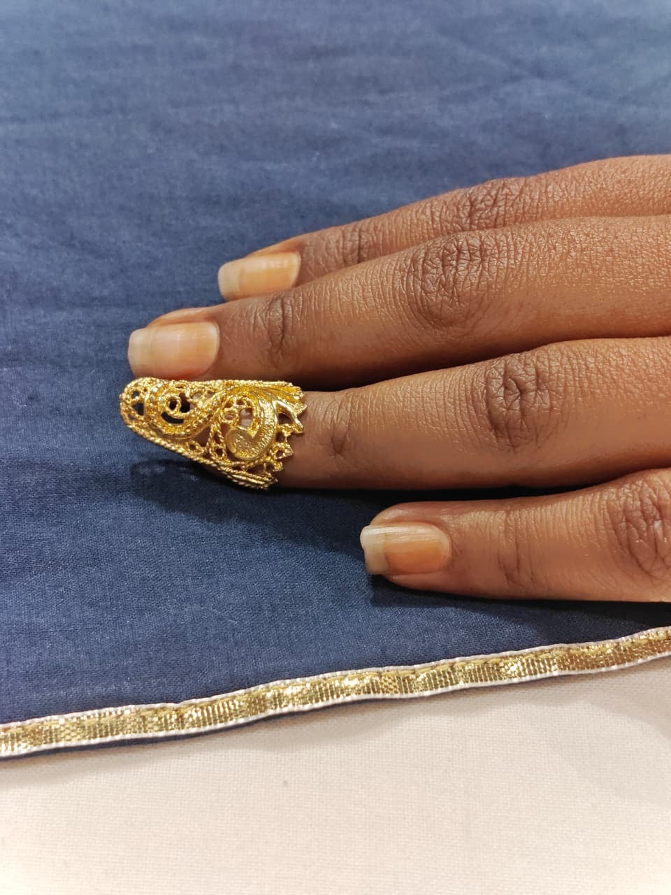 Gold clip on finger nail rings - set of 8 beautiful nail caps