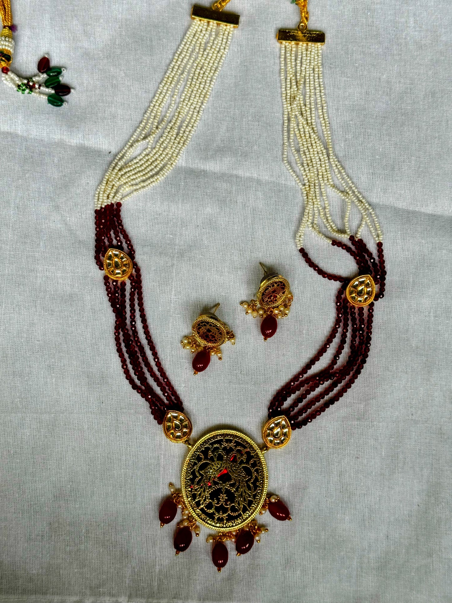 Red and gold Thewa neckpiece and earrings set