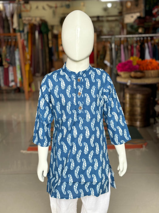 Blue paisley print cotton kurta for boys