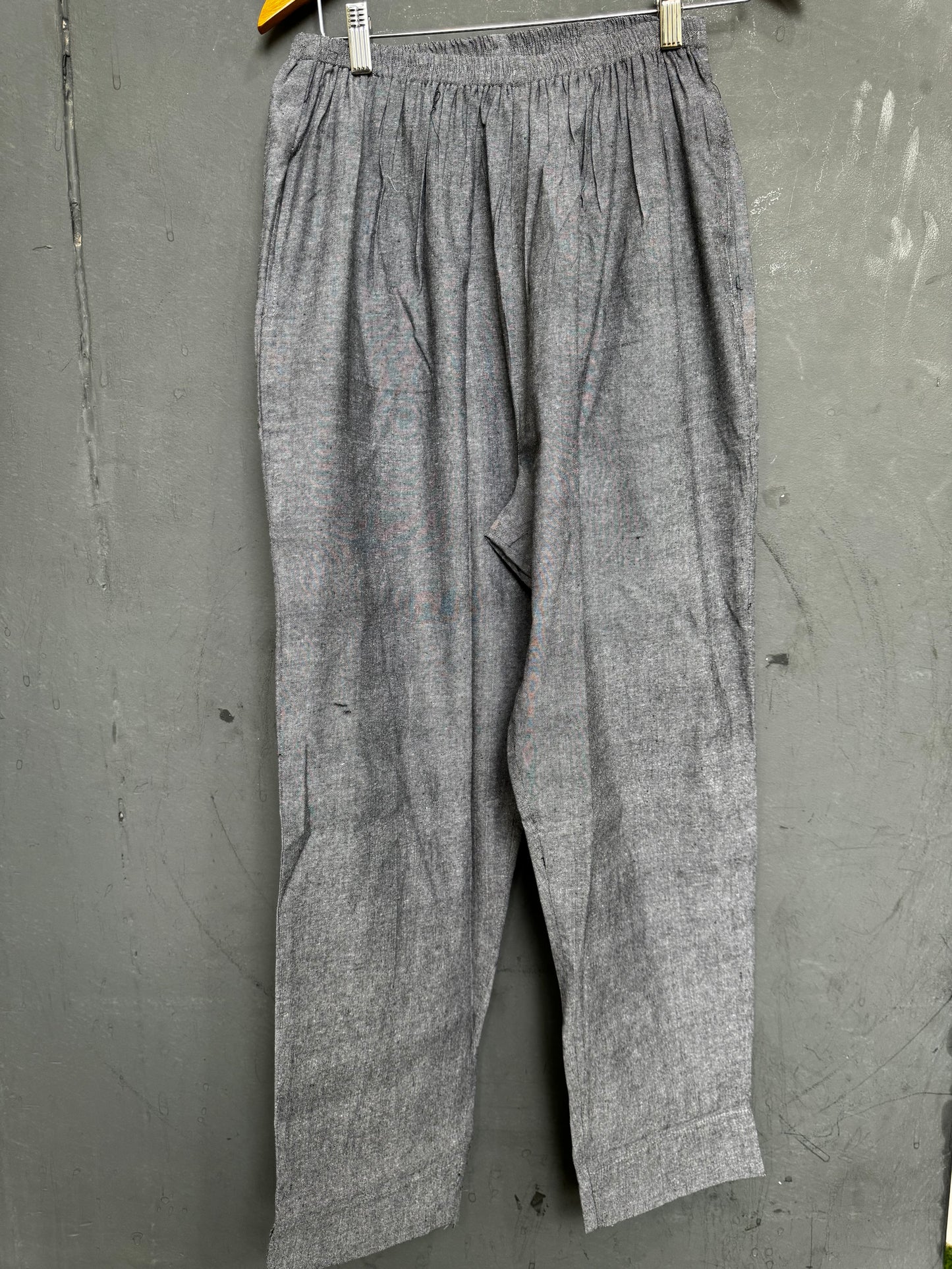 Soft cotton straight pants with two pockets, all around elastic