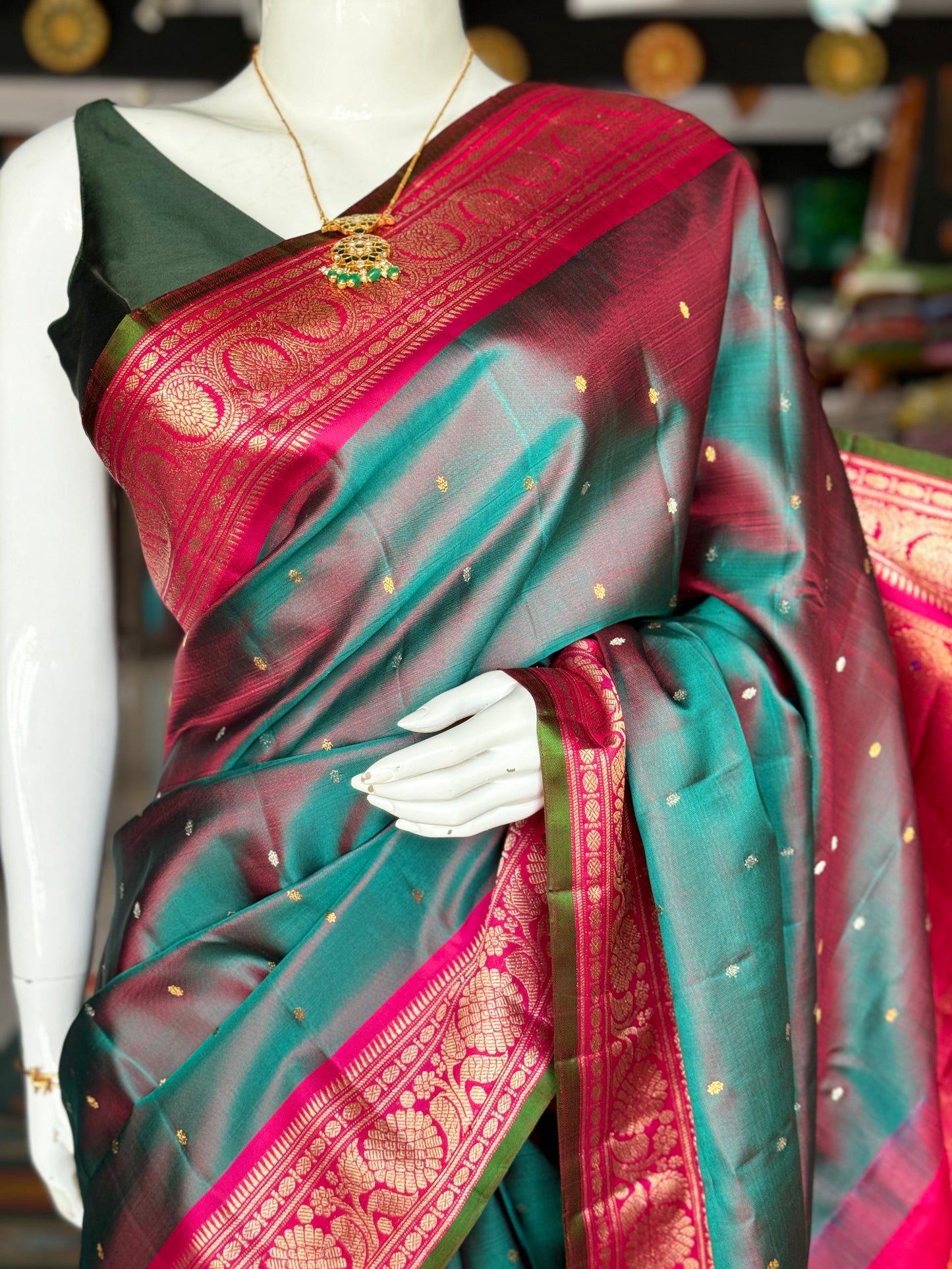 Green and pink dual tone pure silk twill weave handwoven Gadwal saree