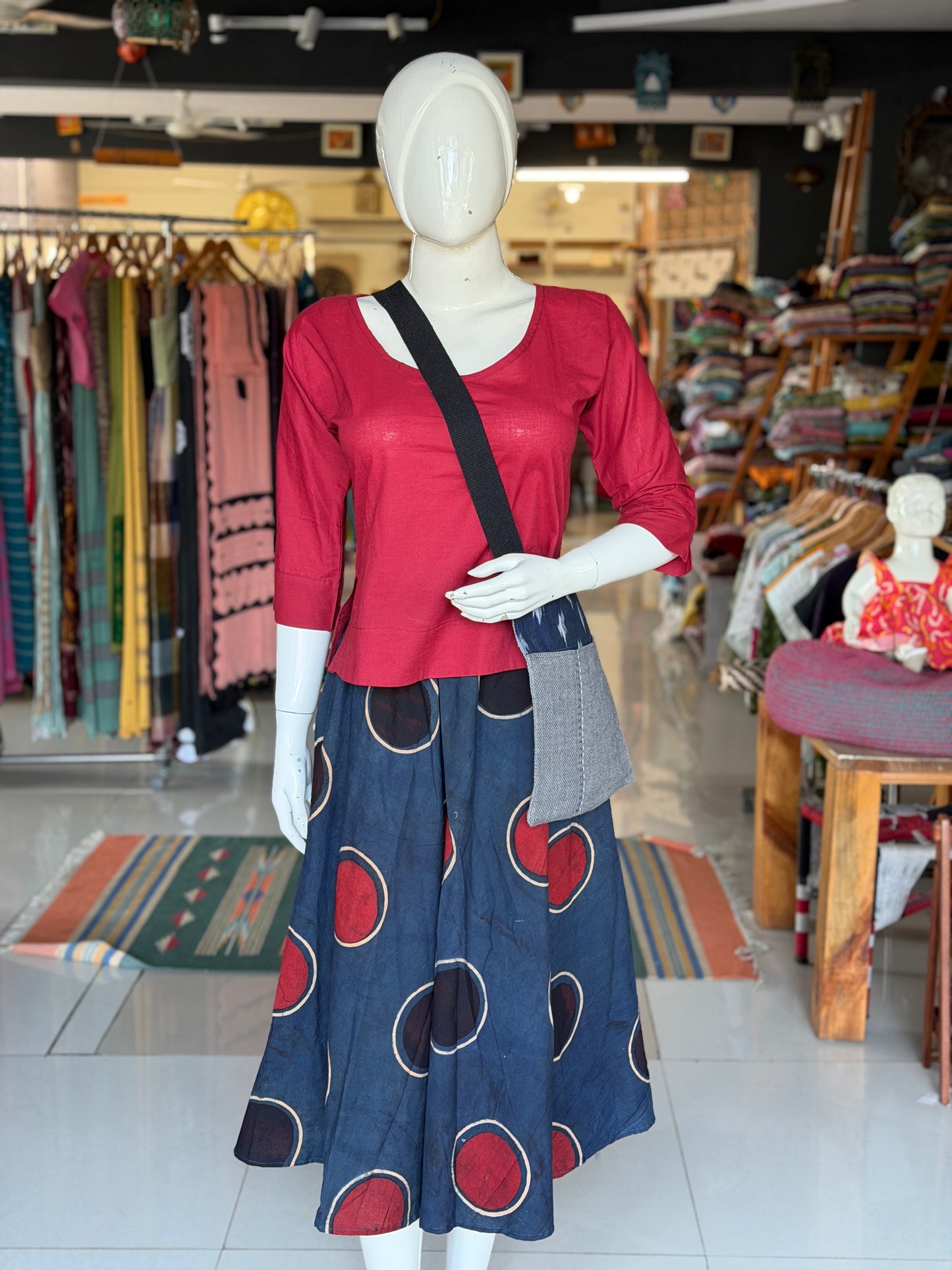 Plain maroon cotton short top with sleeves