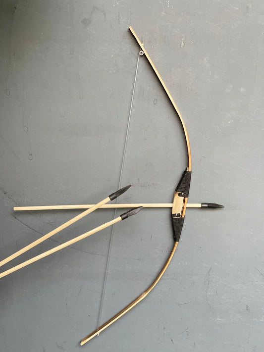 Bow n arrow - Wooden bow with 3 arrows with rubber grip