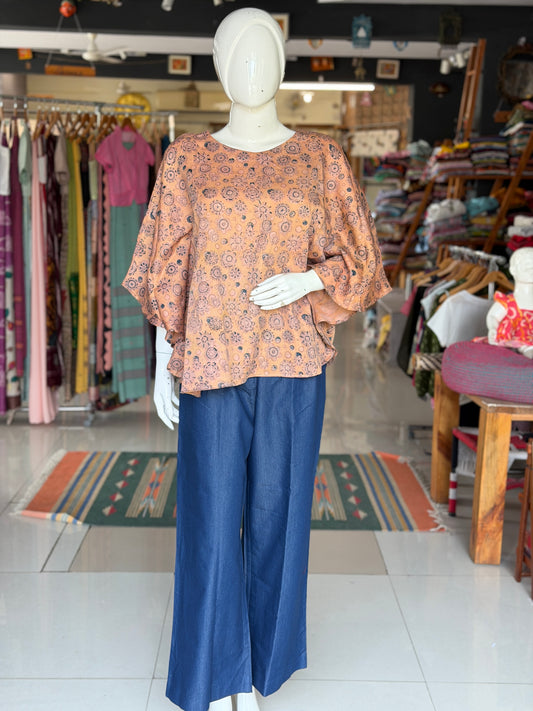 Blue cotton denim pleated pants with buttons detailing