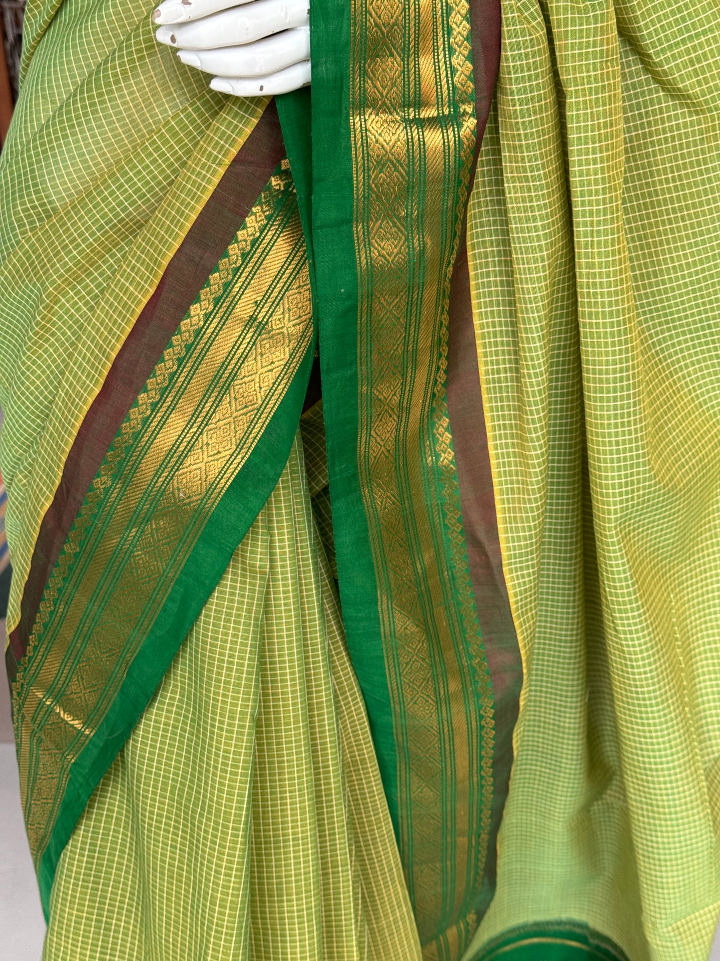 Gadwal cottons - green handwoven Gadwal cotton saree with silk Pallu and borders