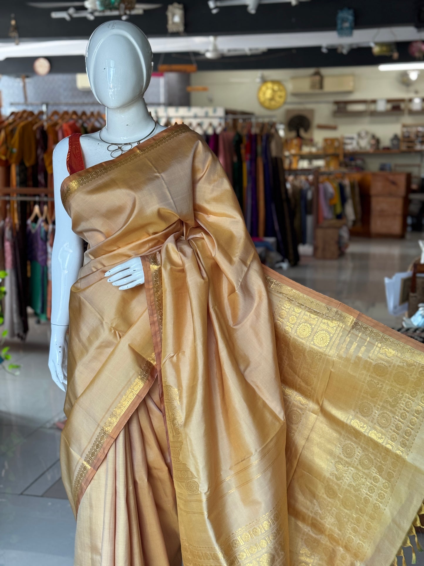 Elegant beige pure silk handloom Kumbakonam pattu saree with rath chariot palla