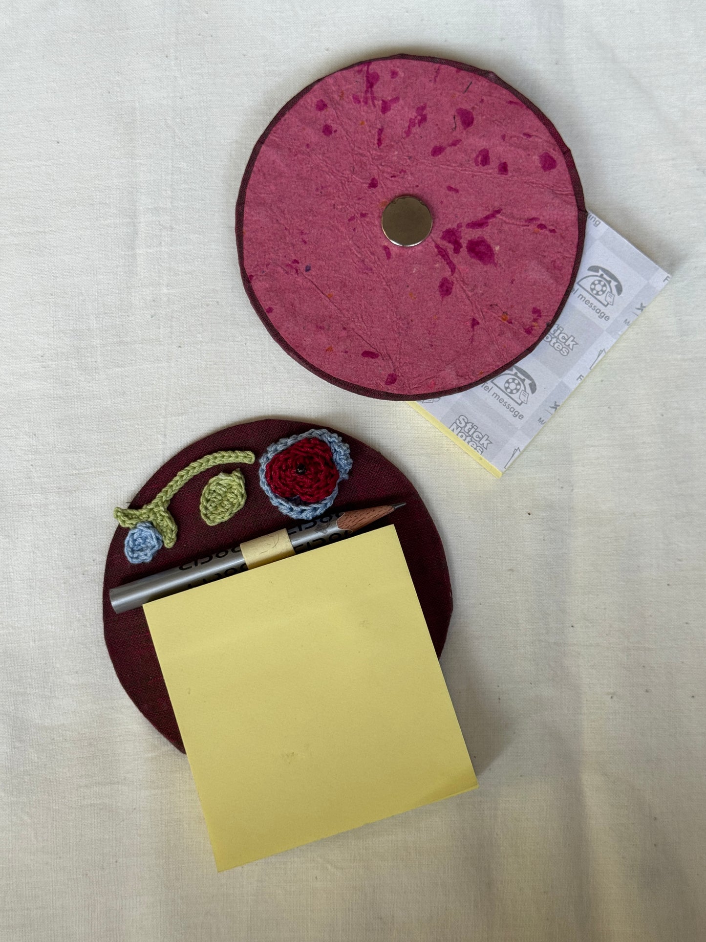 Round fridge magnet with crochet detailing to keep your shopping / to-do list handy