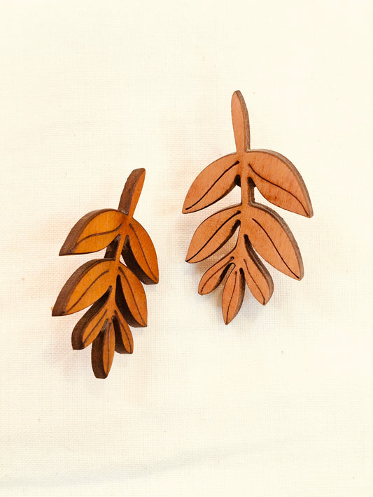 Leaf design earrings in wood