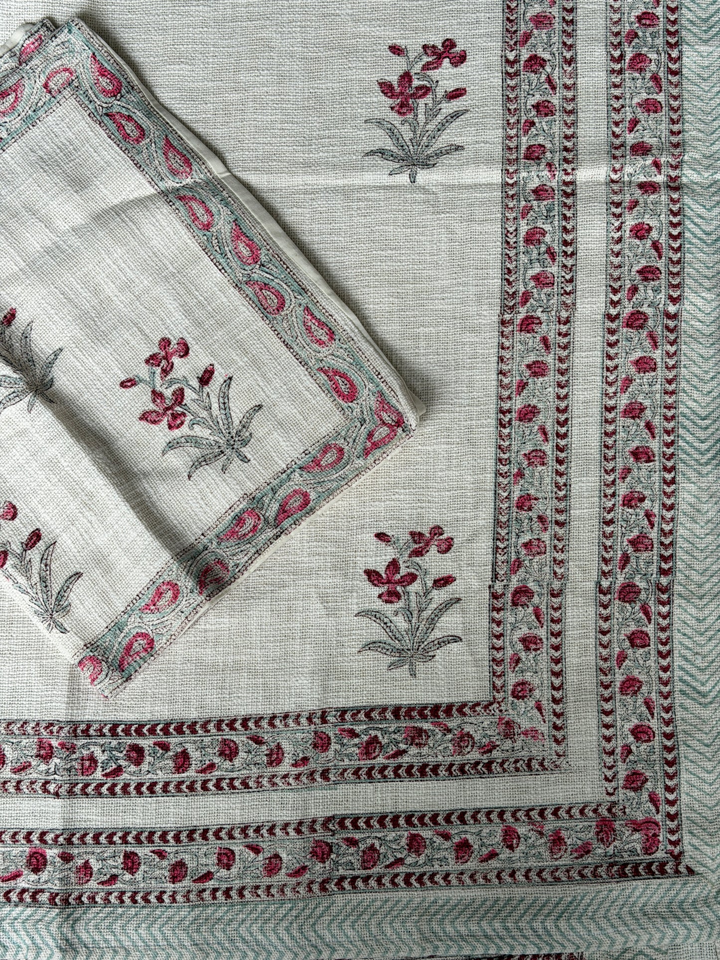 Off white hand block printed king size TNT jute cotton bed cover with 2 pillow cases