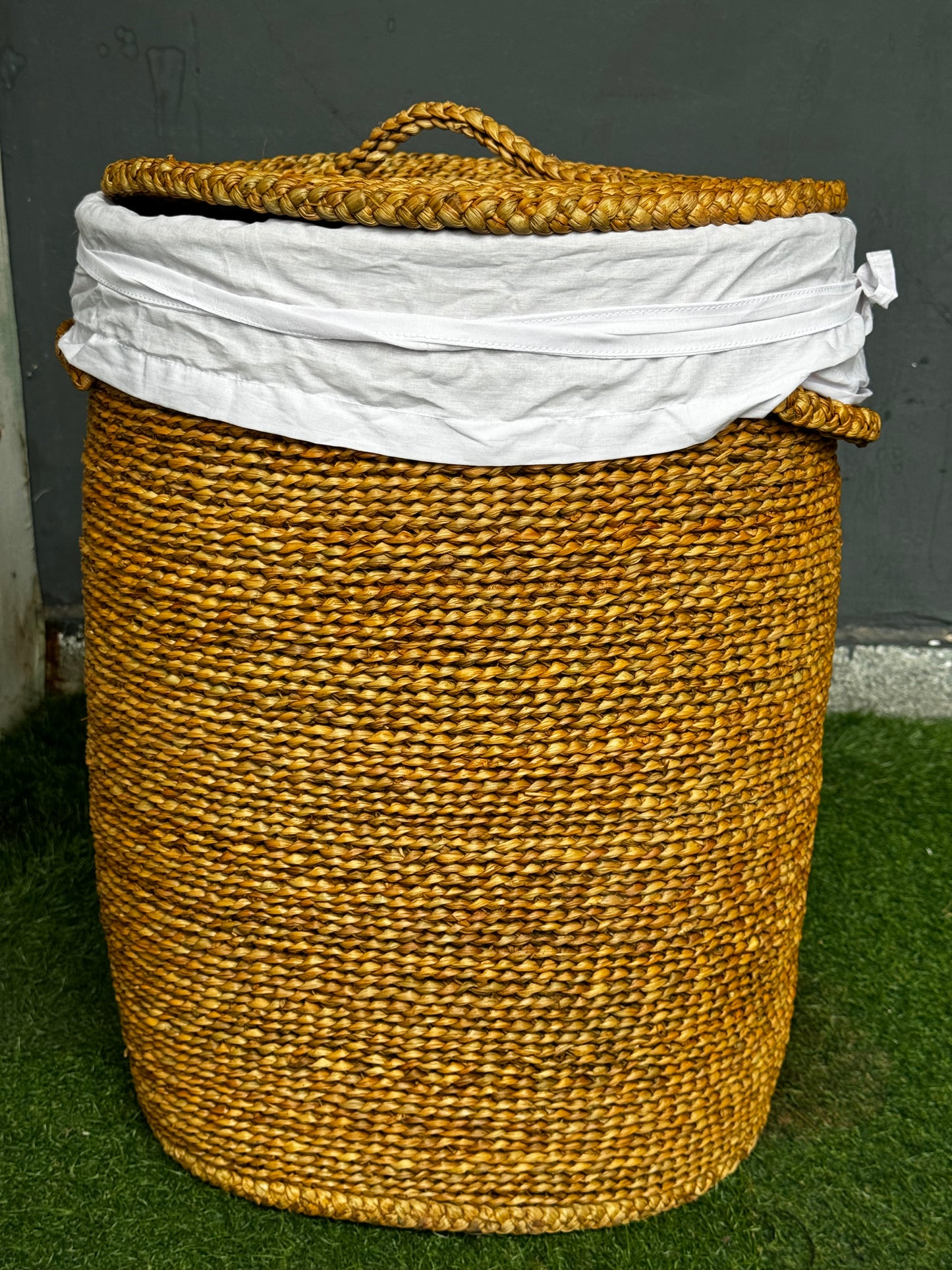 Laundry basket with inner cotton lining and lid - hogla leaf, handcrafted