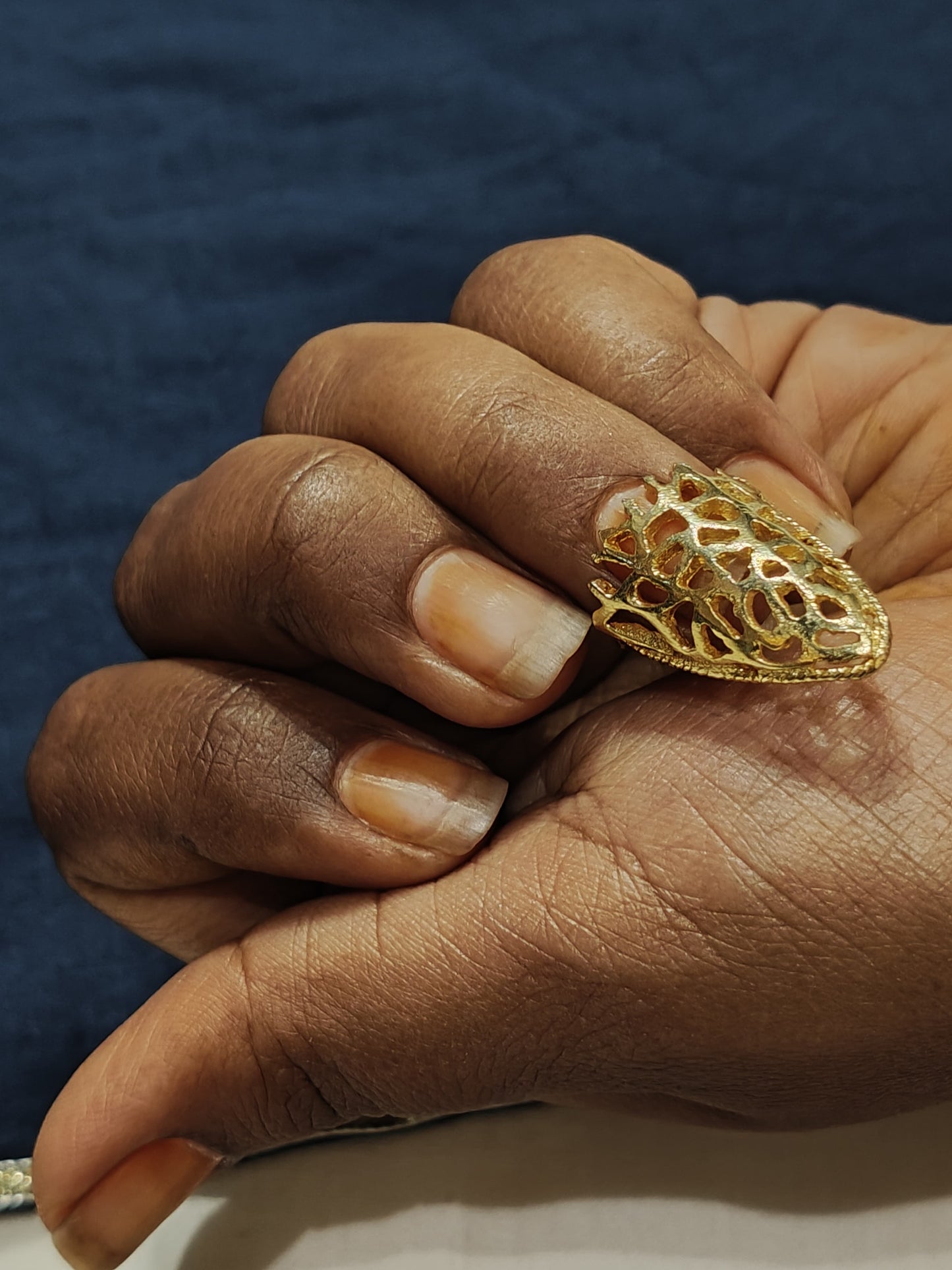 Gold clip on finger nail rings - set of 8 beautiful nail caps