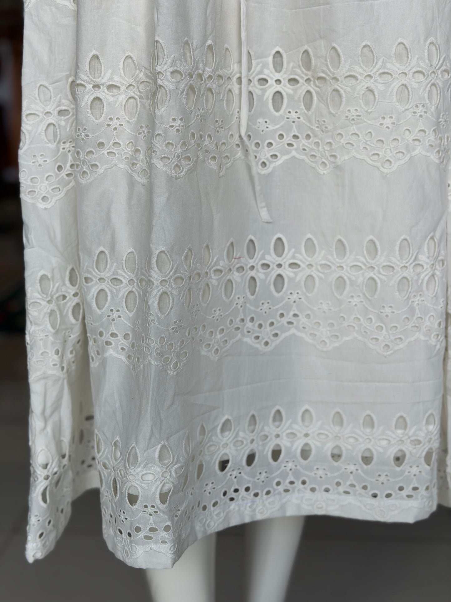 White Hakoba cotton collared dress with belt