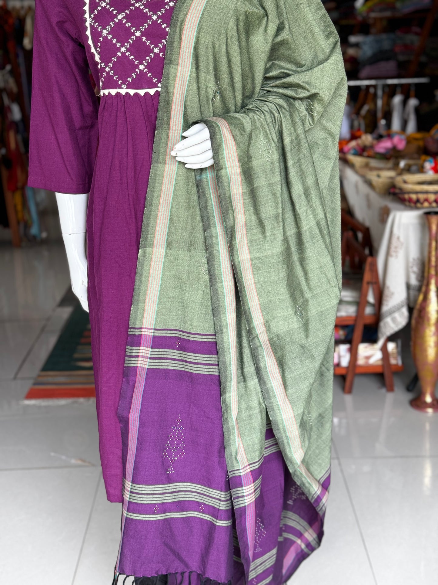 Green and purple deer motif cotton Tangaliya handloom dupatta