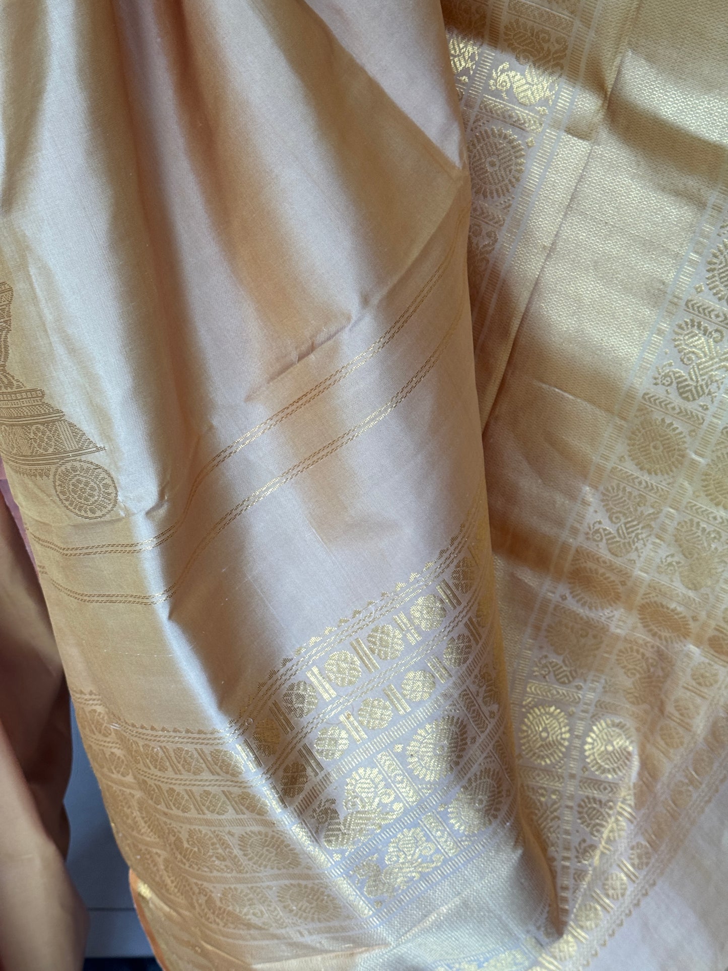 Elegant beige pure silk handloom Kumbakonam pattu saree with rath chariot palla