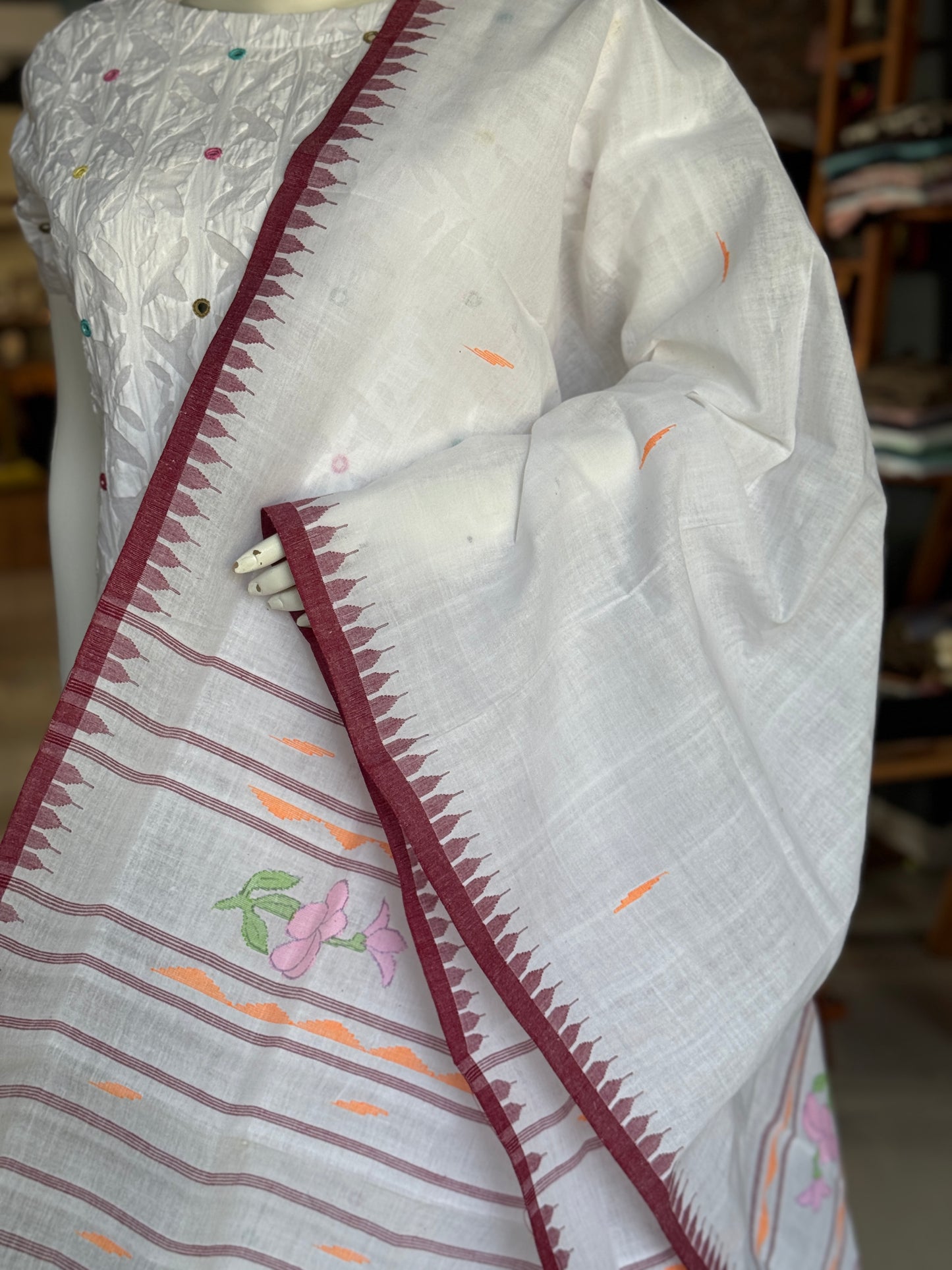 White moirang phi handloom cotton dupatta with flower motifs and temple border