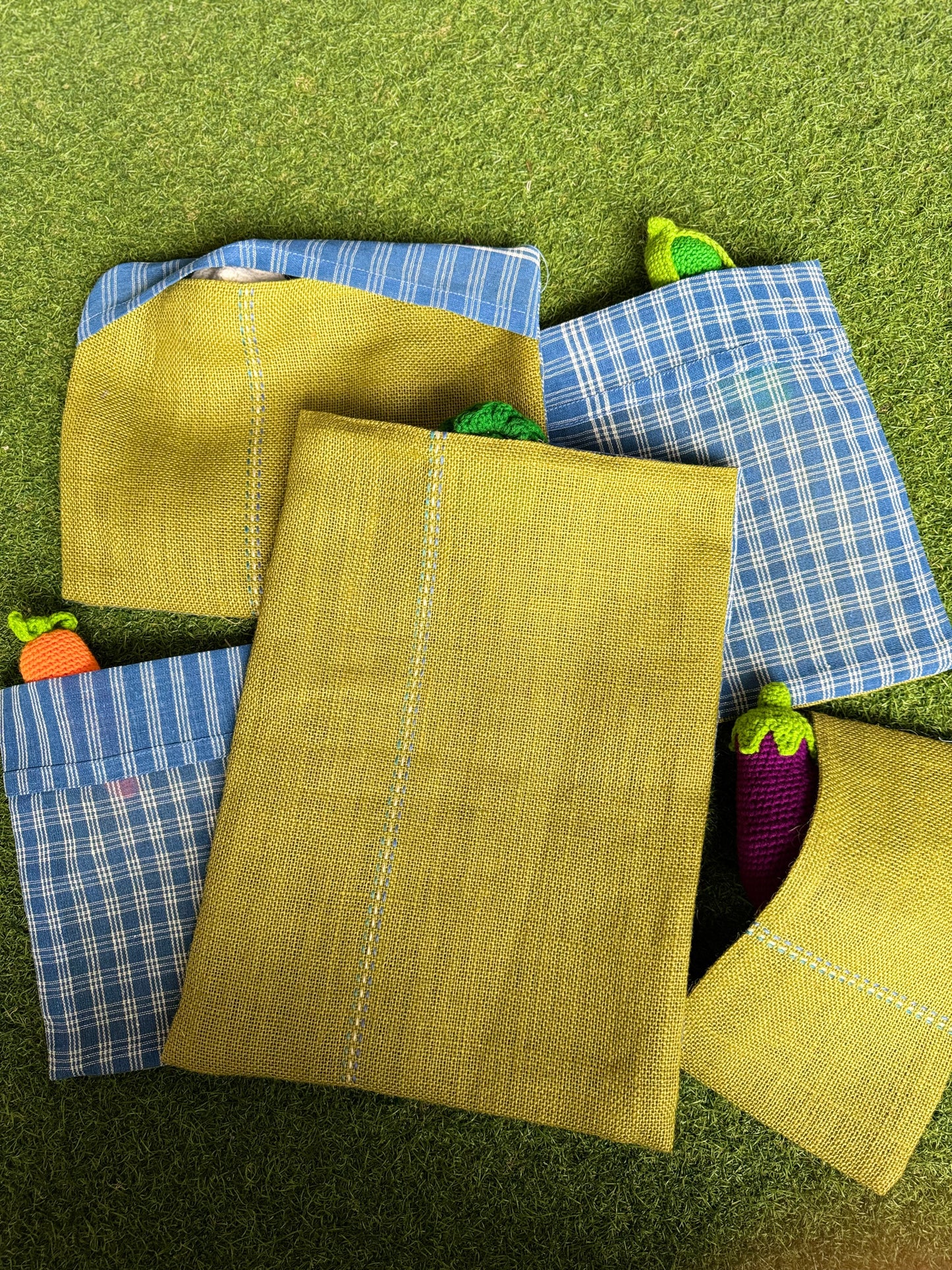 Jute and cotton vegetable pouches / bags for keeping veggies fresh in the fridge - 5 piece set