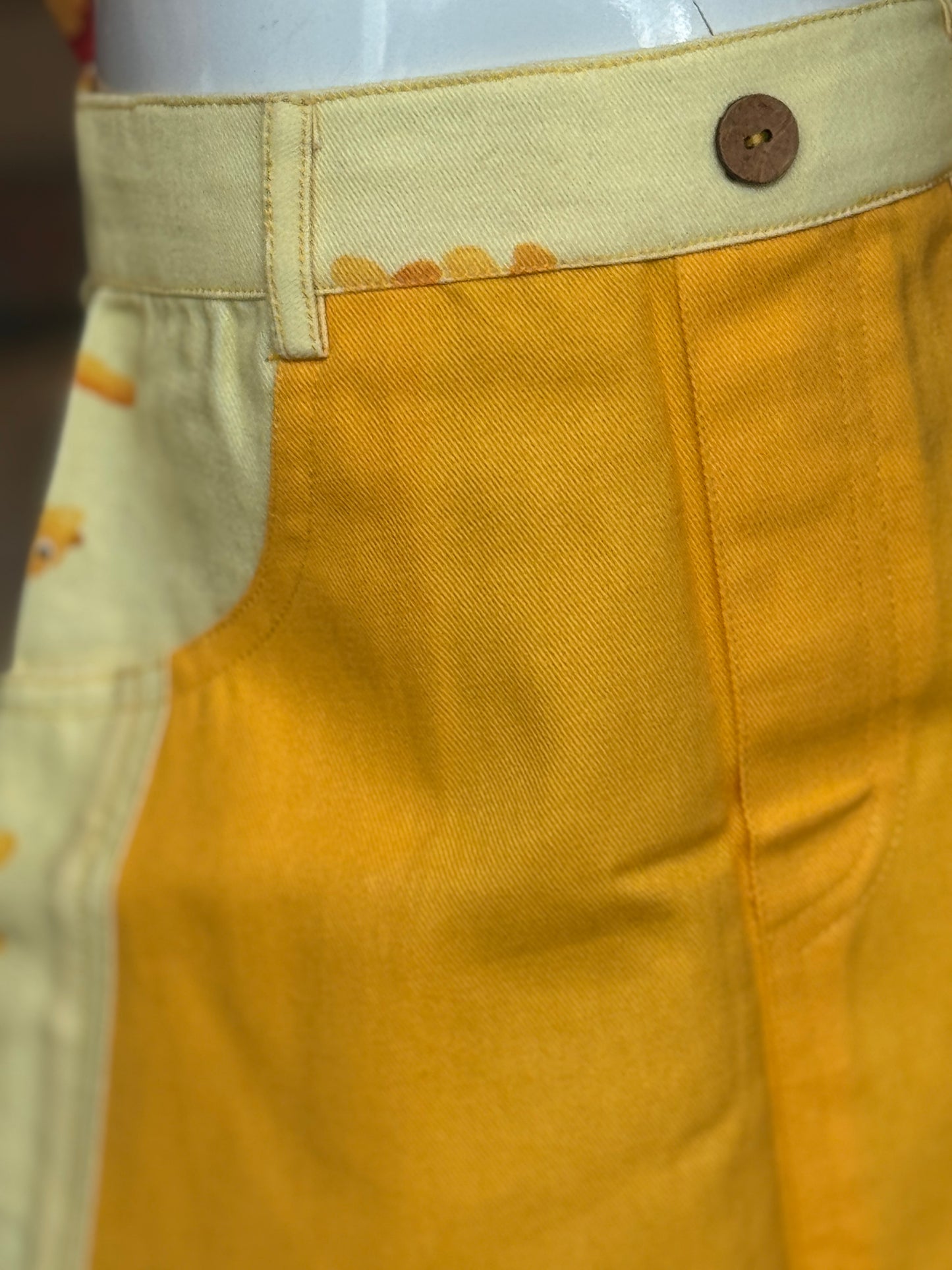 Yellow short A-line skirt with cat prints and pockets