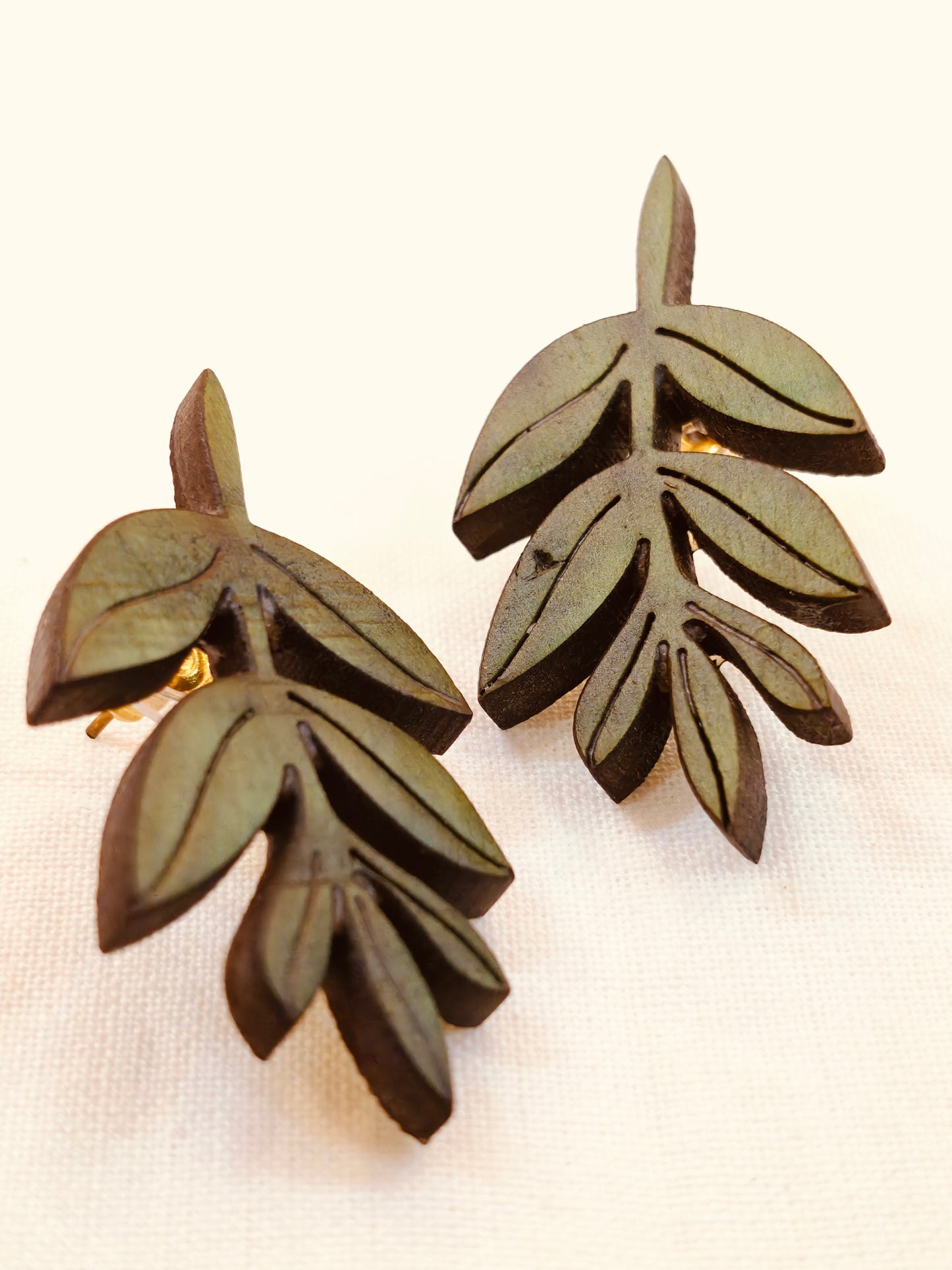 Leaf design earrings in wood