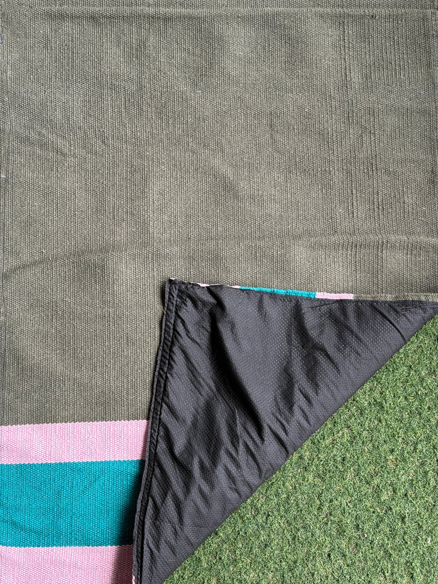 Cotton handwoven yoga mat with anti skid silicon bottom grip
