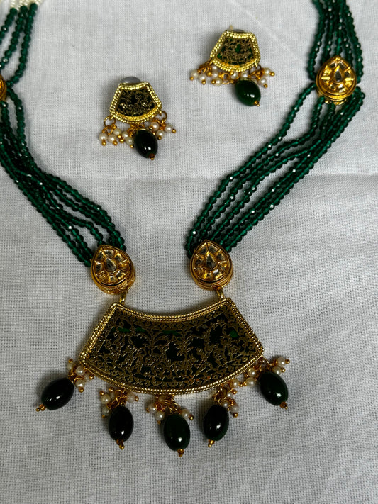 Green and gold Thewa neckpiece and earrings set