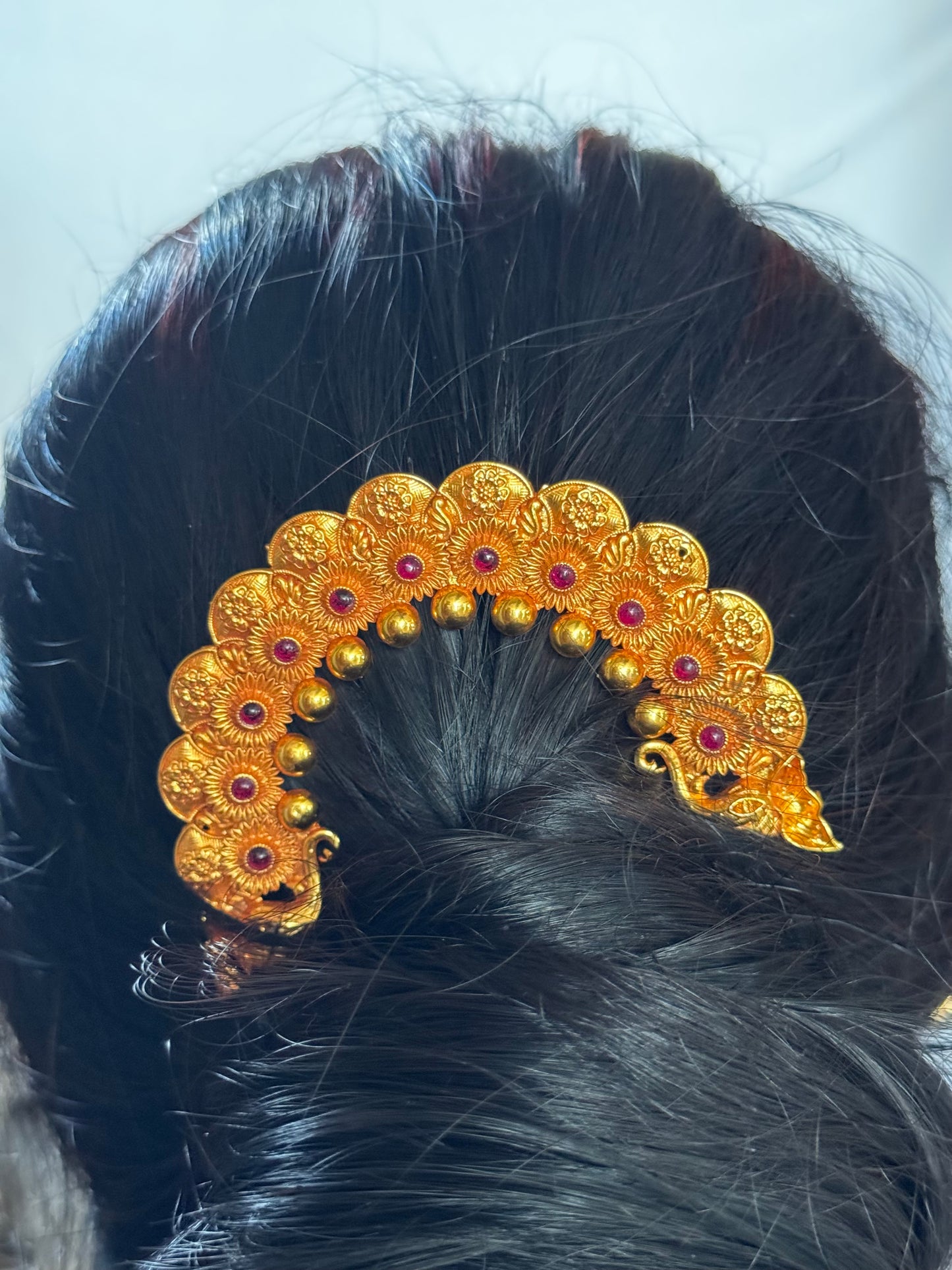 Gold tone elephants design hair bun pin