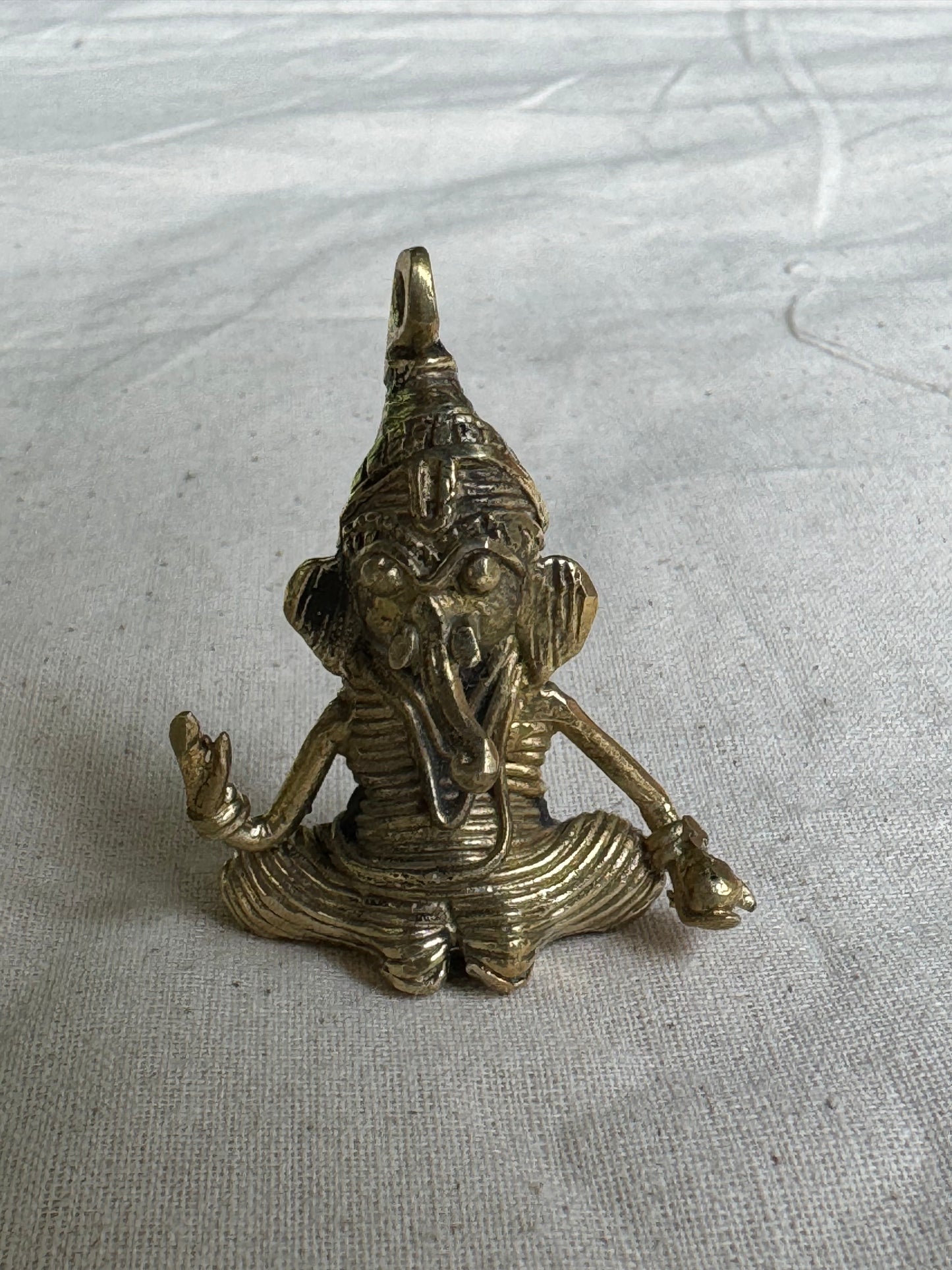 Small sitting Ganesha in brass - handcrafted in dokra craft