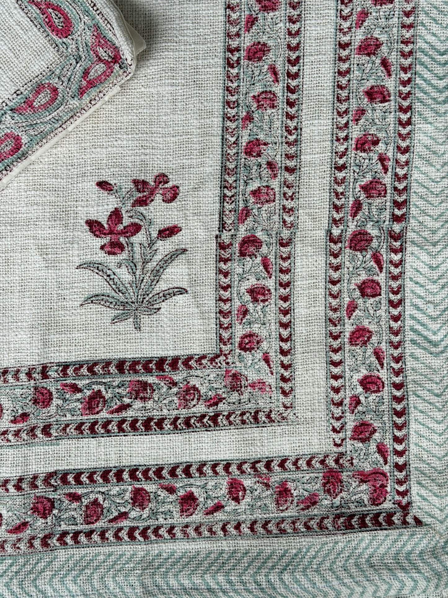 Off white hand block printed king size TNT jute cotton bed cover with 2 pillow cases