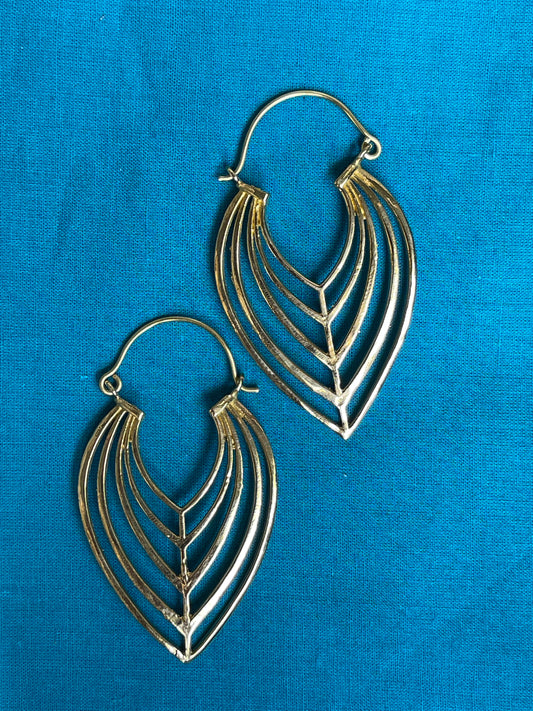 5 concentric leaves - brass hoops earrings