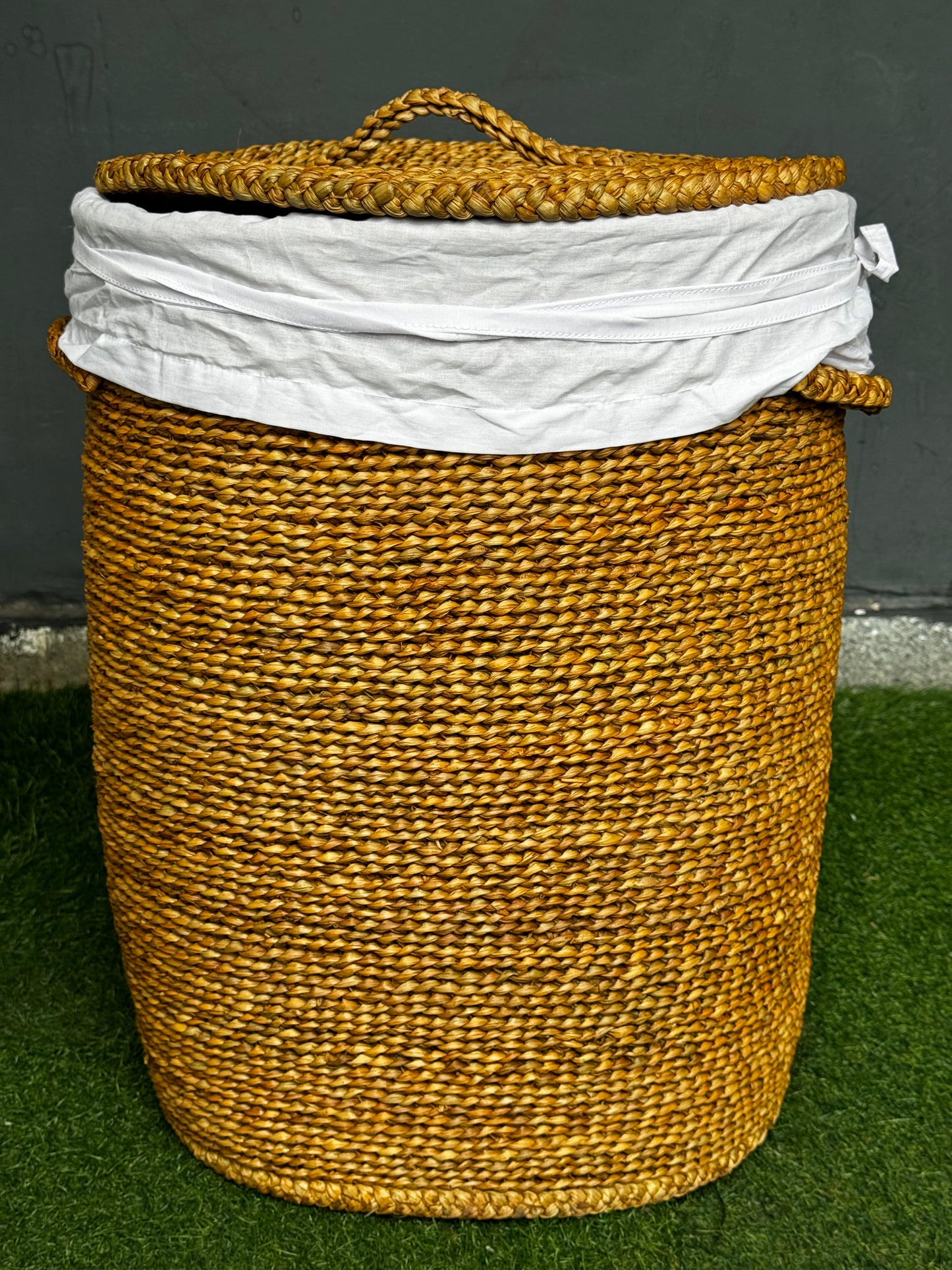 Laundry basket with inner cotton lining and lid - hogla leaf, handcrafted