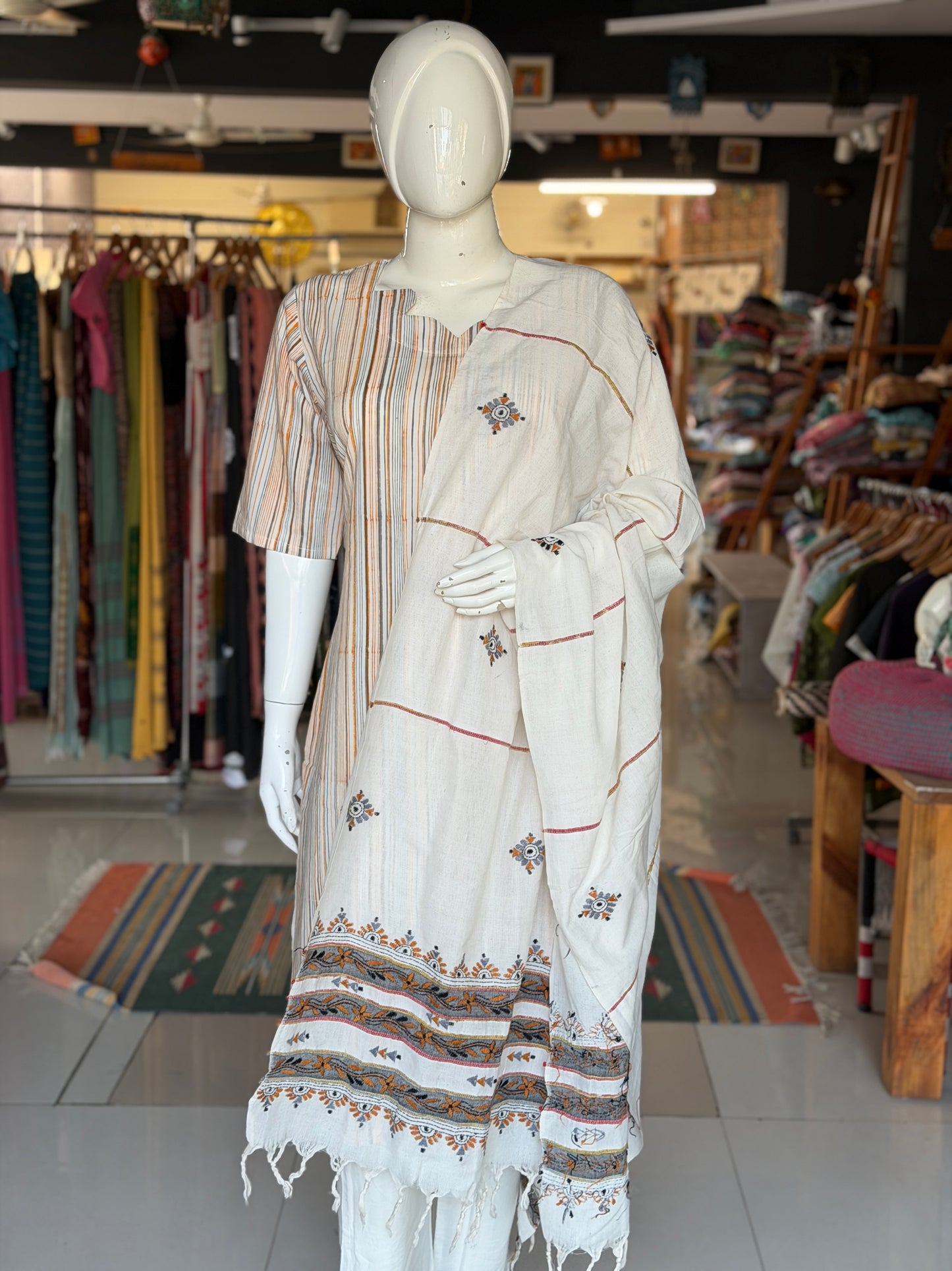 Khesh handloom cotton dupatta with hand embroidery - colors n designs options available
