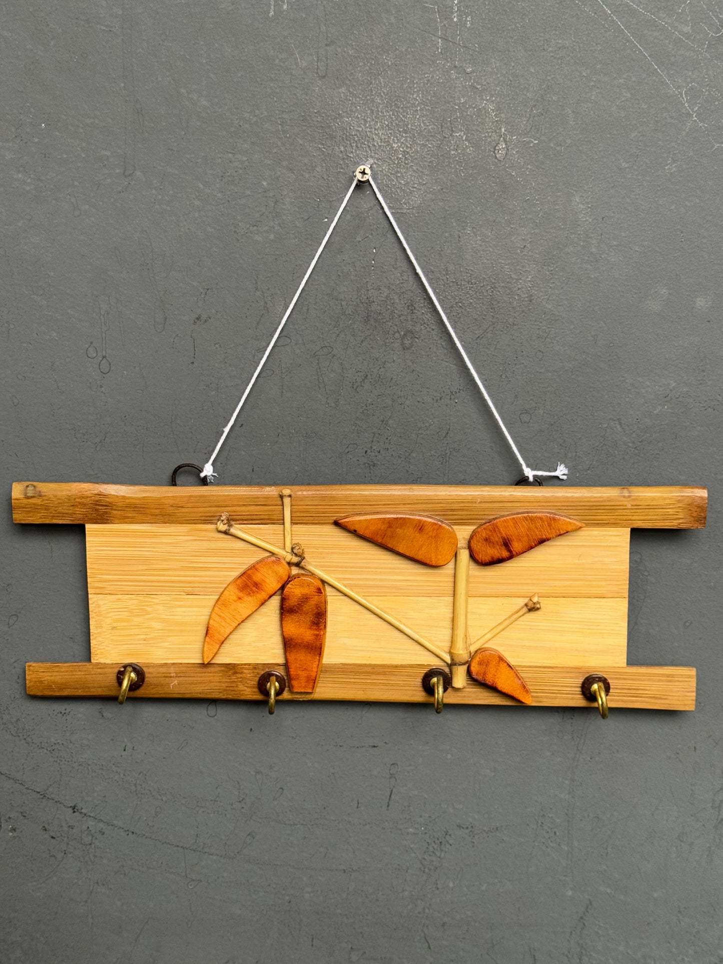 Key holder in bamboo with leaf design - 4 hooks