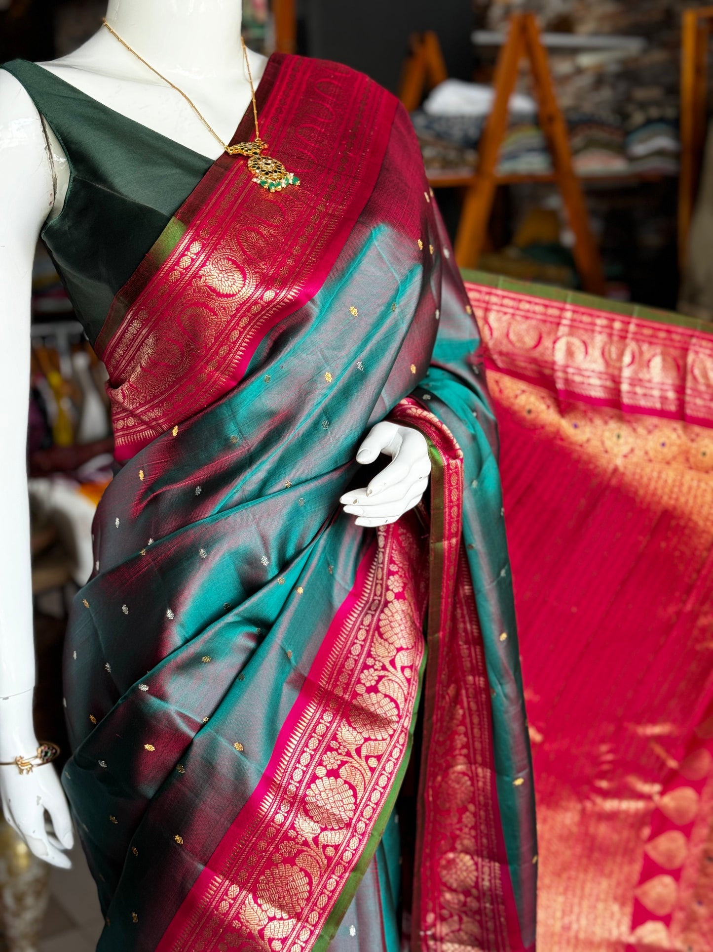 Green and pink dual tone pure silk twill weave handwoven Gadwal saree