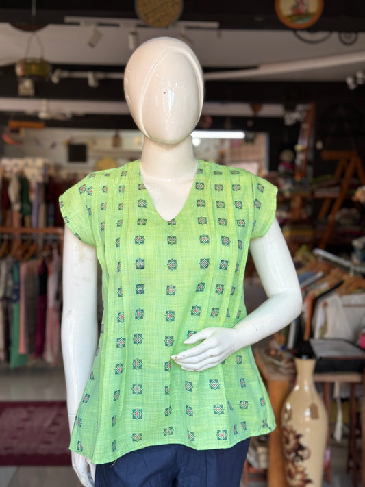 Green pintucks cotton top with rectangular woven motifs