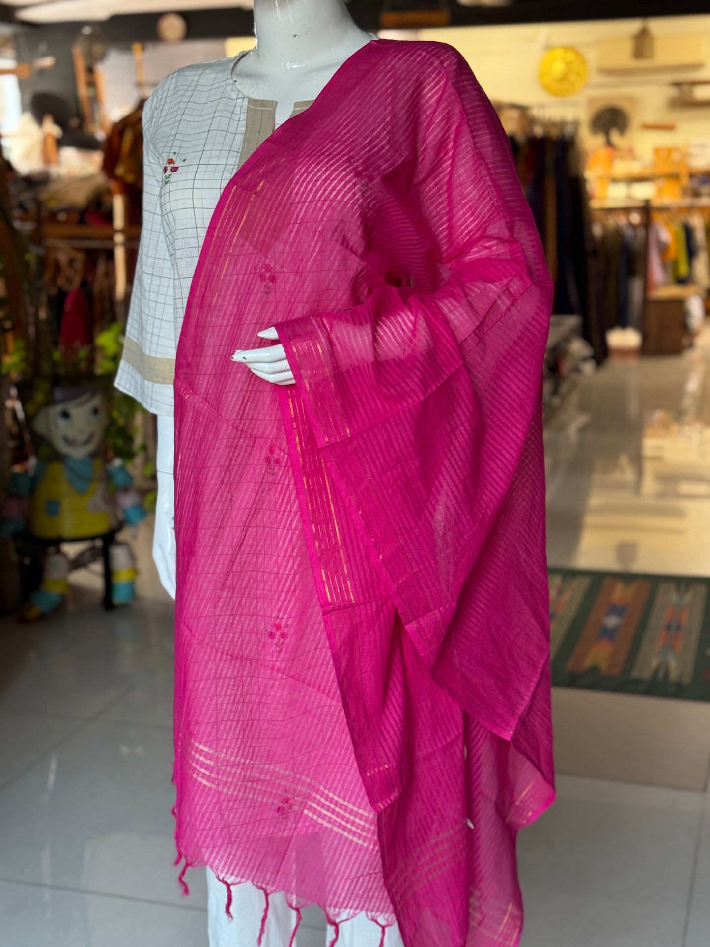 Hot pink cotton handloom dupatta