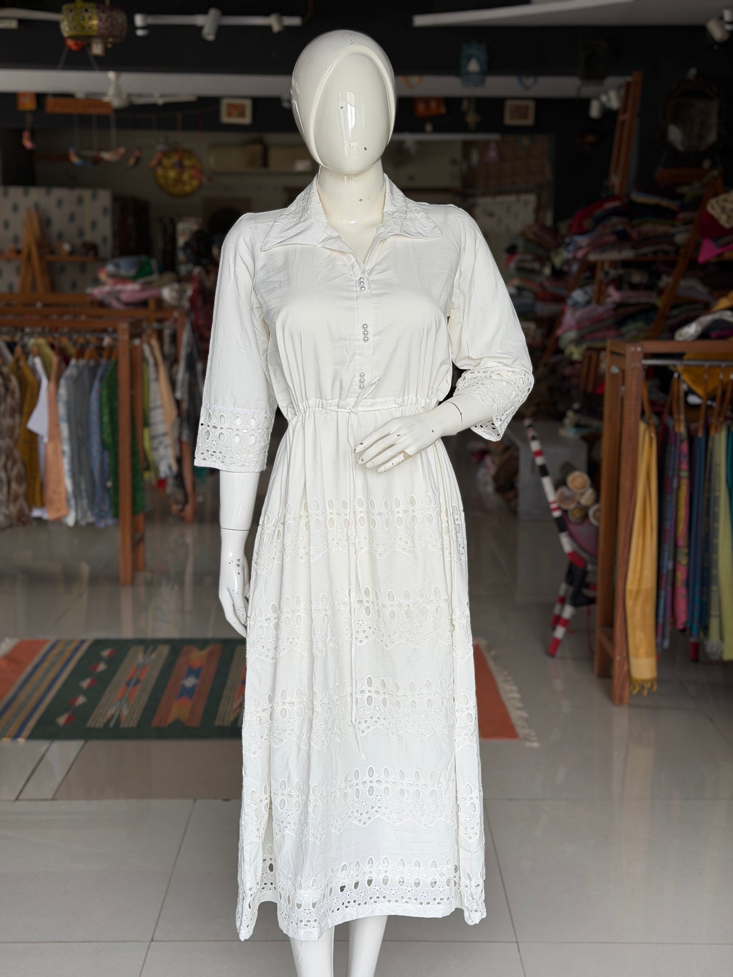 White Hakoba cotton collared dress with belt