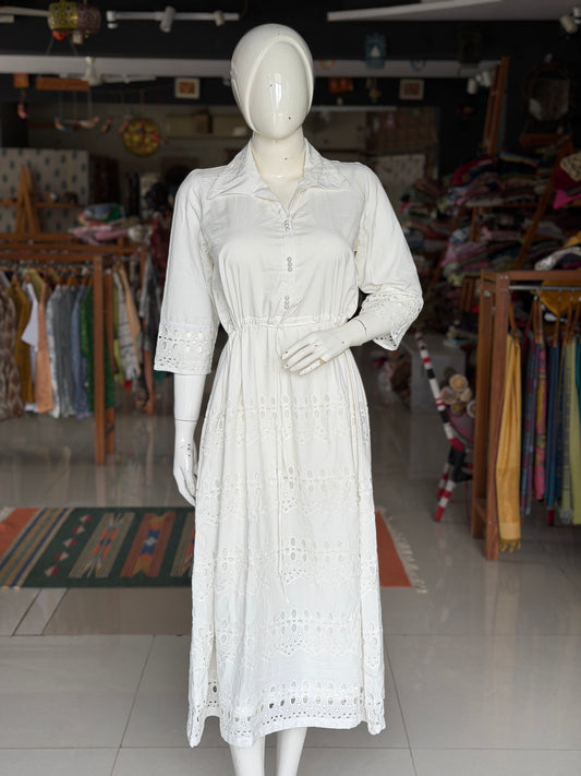 White Hakoba cotton collared dress with belt