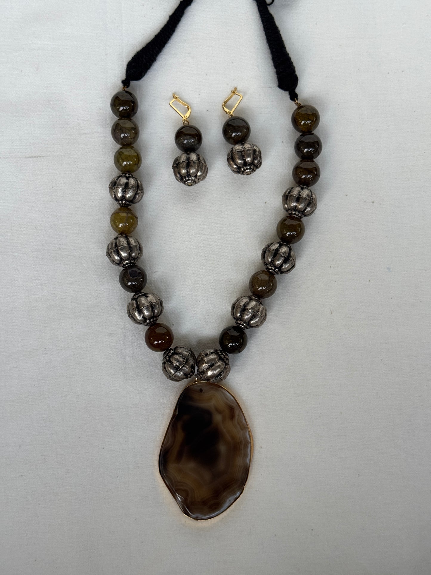 Agates big beads neckpiece with natural stones and silver tone beads - matching earrings set