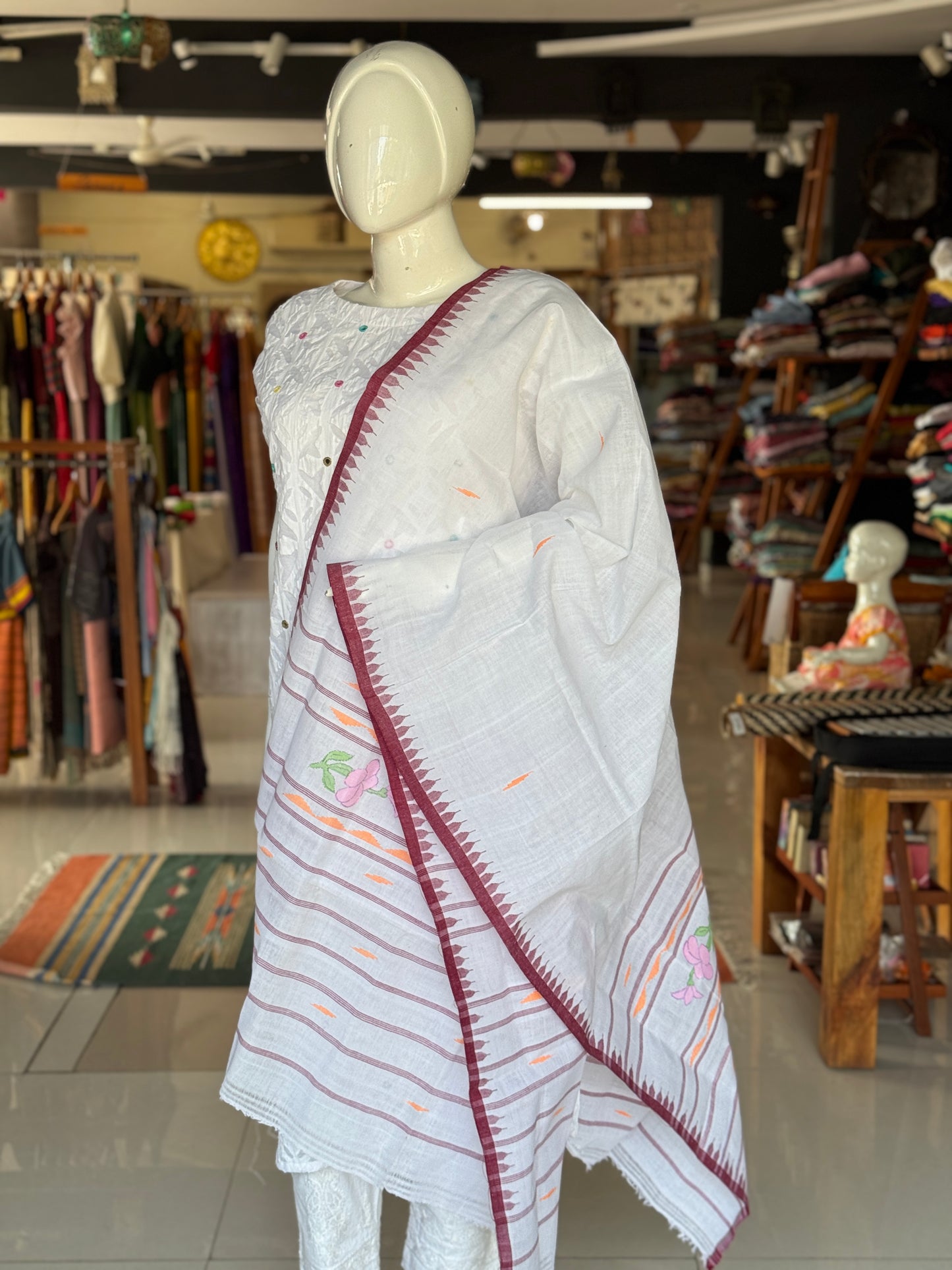 White moirang phi handloom cotton dupatta with flower motifs and temple border
