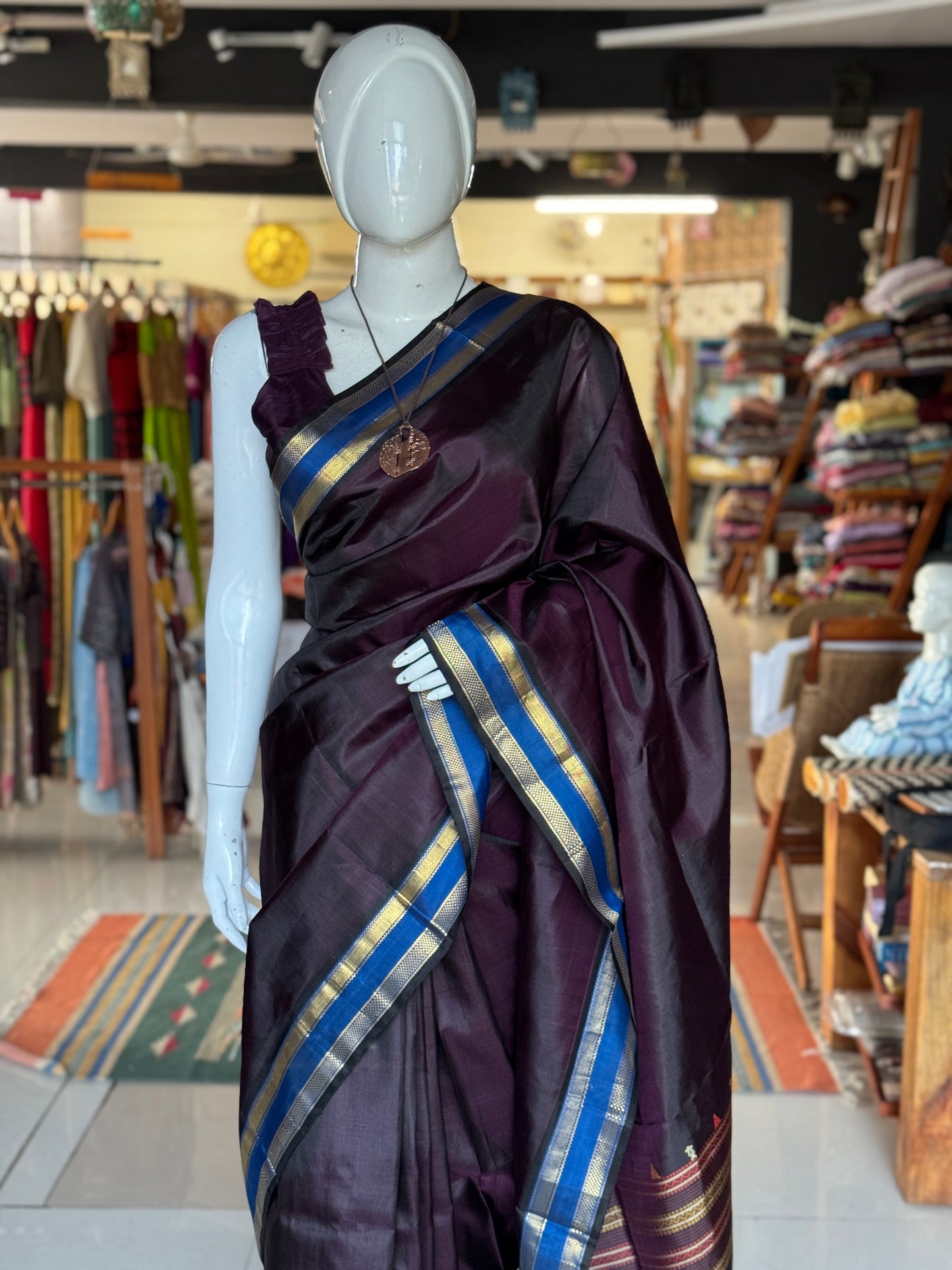 Deep burgundy shade pure silk handloom Kumbakonam pattu saree with blue border and a beautiful palla