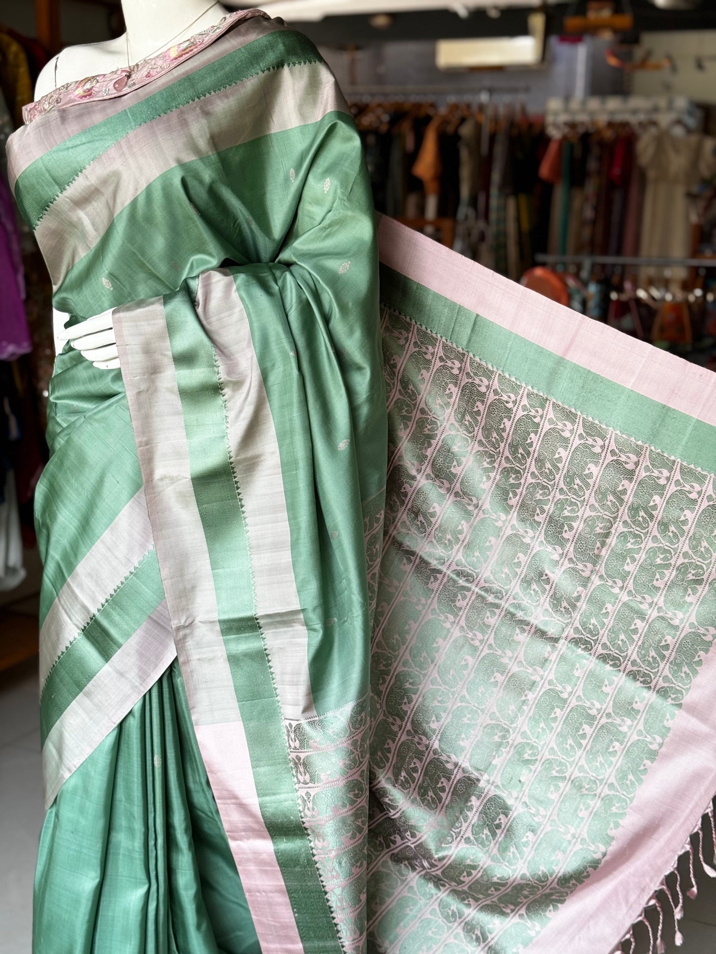 Green pure silk Kodiyala handloom saree with all over butis and light pink palla