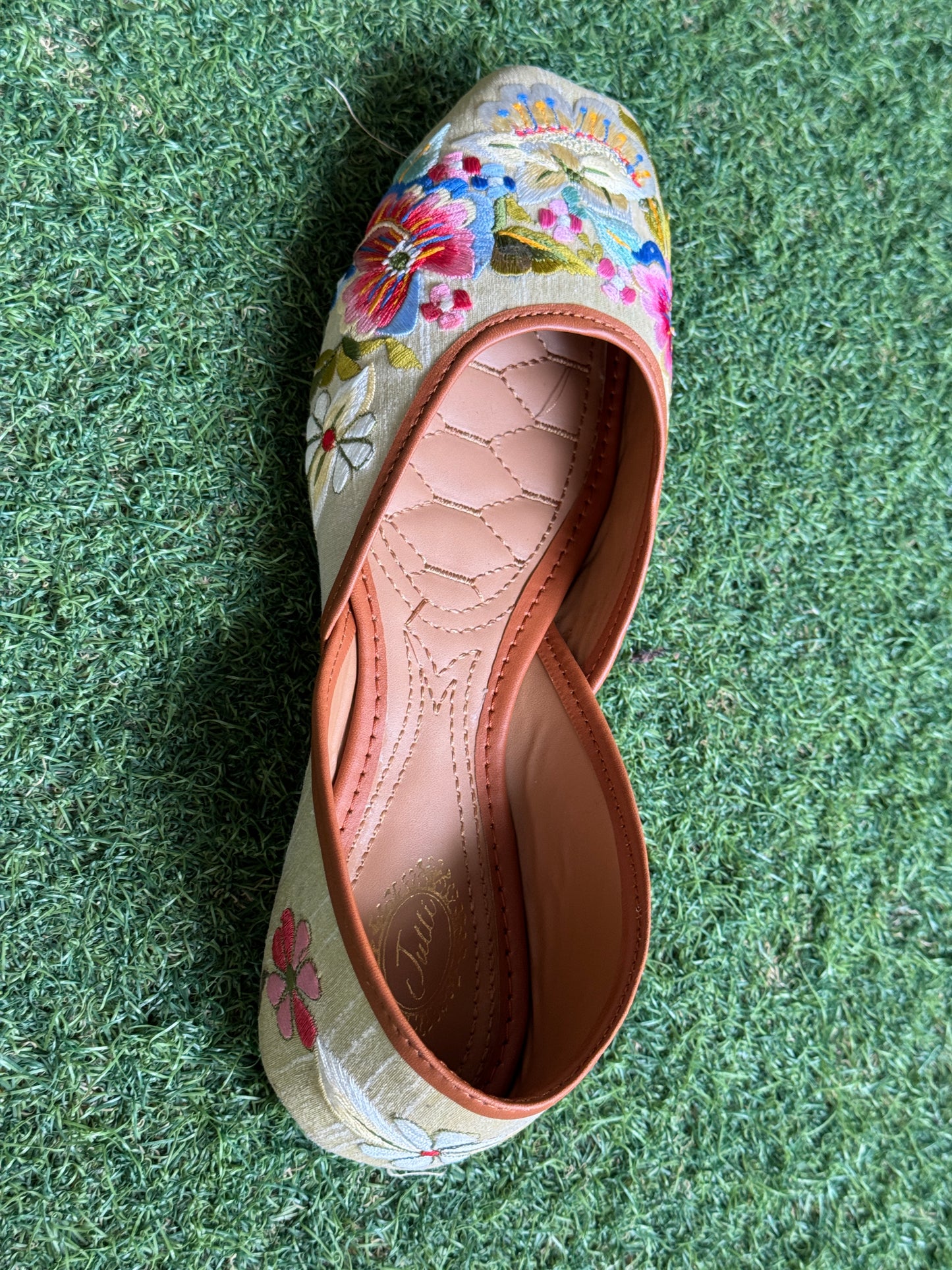 Embroidered juttis  - slay in style