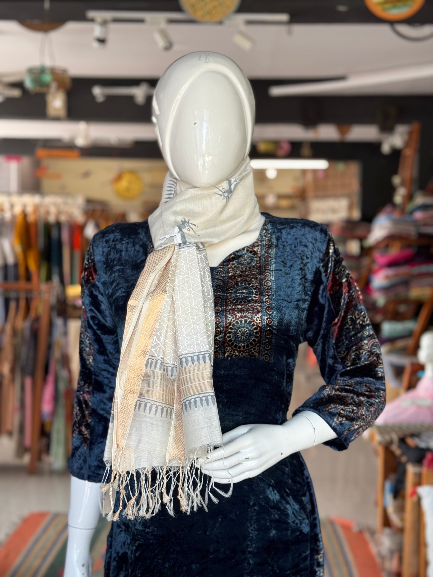 Off white hand woven, hand block printed, Maheshwari silk cotton stole - click to see designs