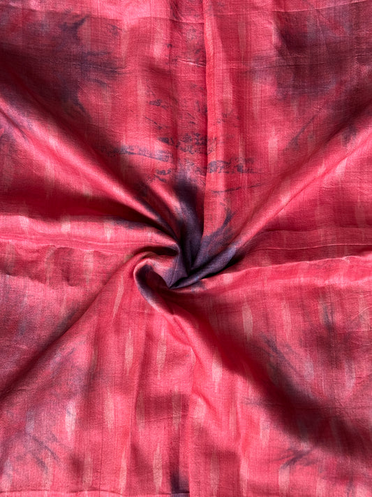 Red and purple thigh reeled tussar silk clamp dyed handwoven fabric