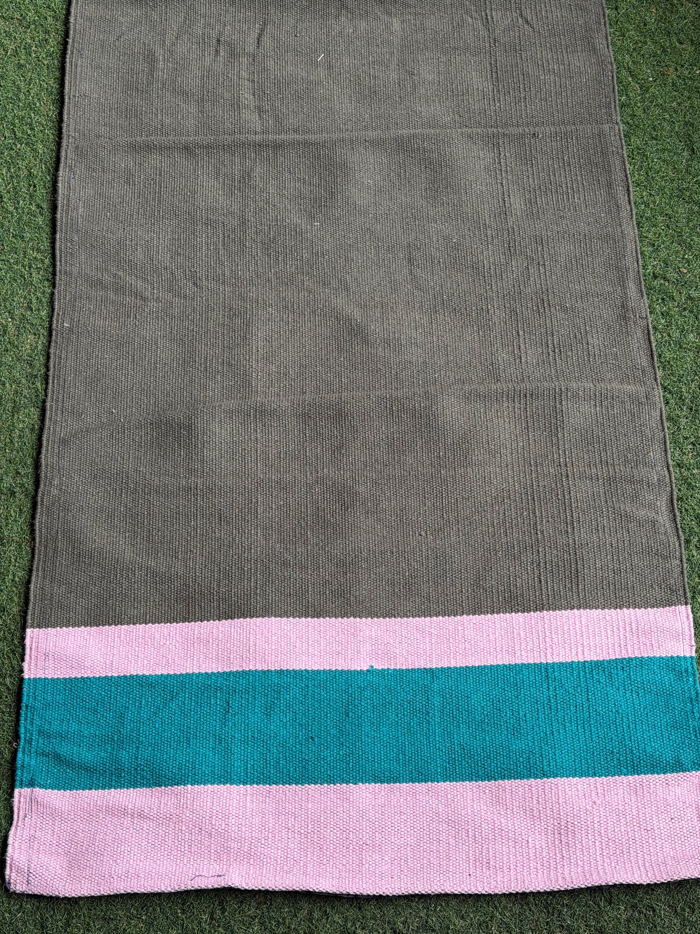 Cotton handwoven yoga mat with anti skid silicon bottom grip