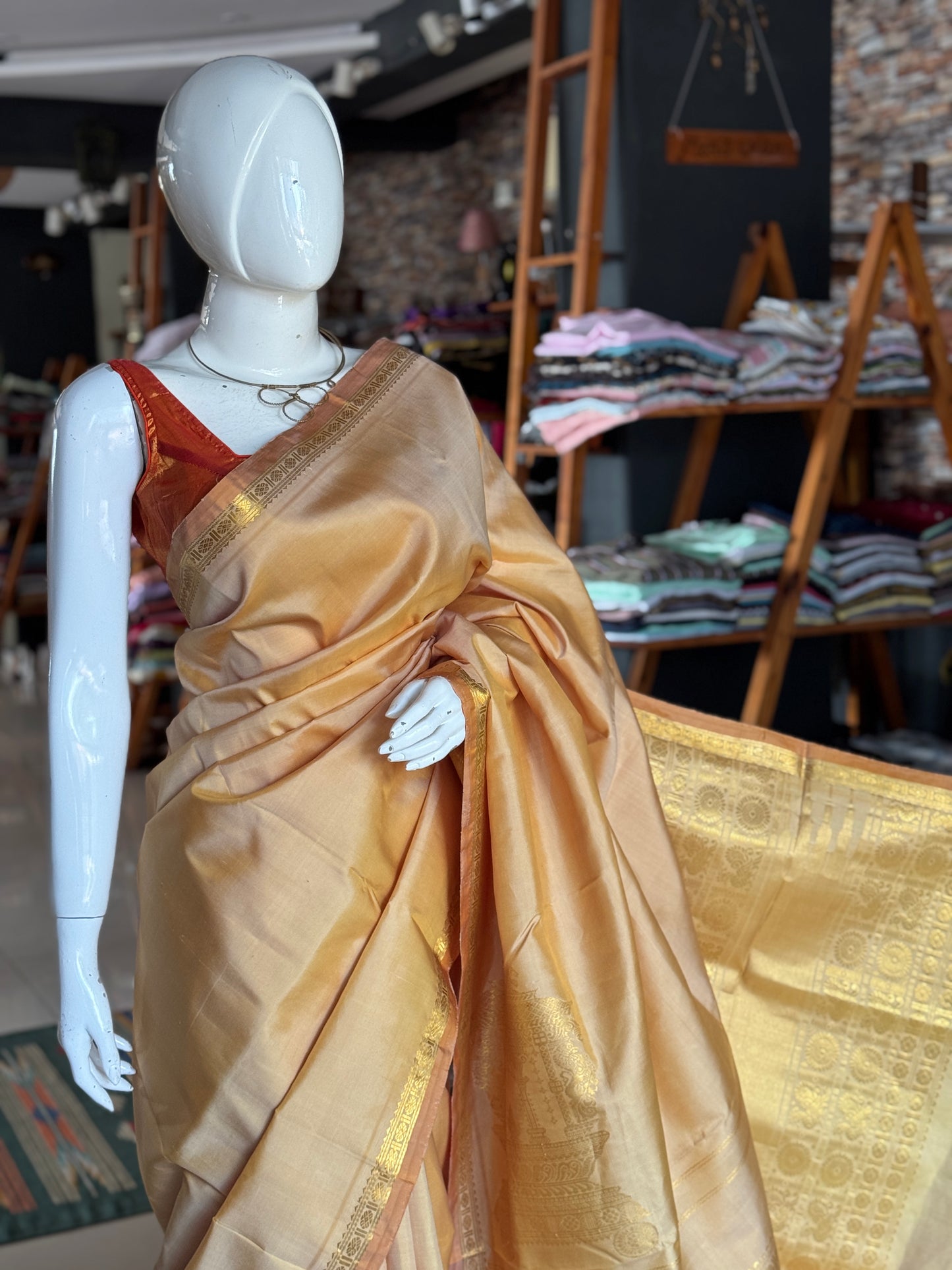 Elegant beige pure silk handloom Kumbakonam pattu saree with rath chariot palla