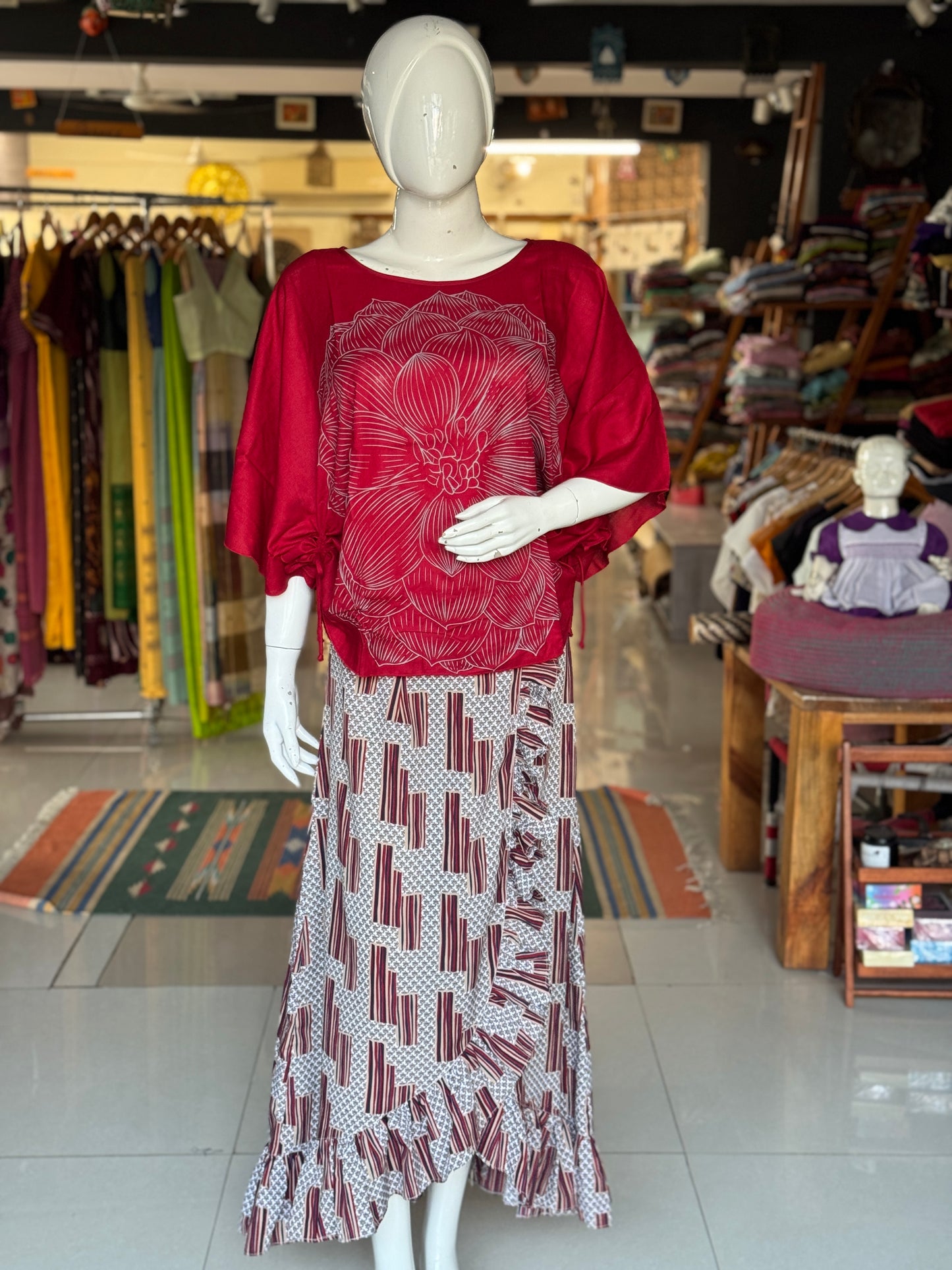 Red dhalia flower hand printed free sized top with side pulls