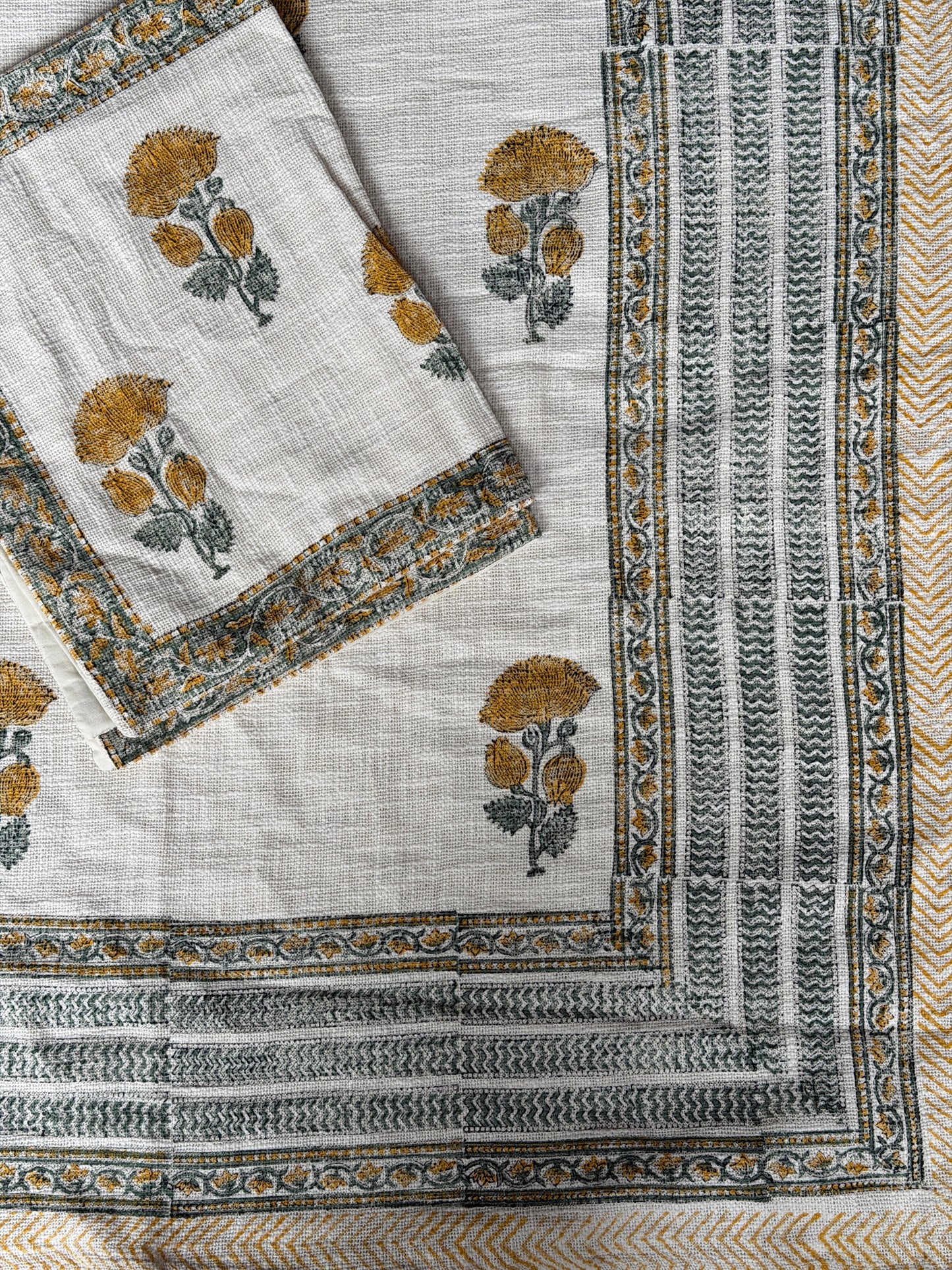 Off white hand block printed king size TNT jute cotton bed cover with 2 pillow cases