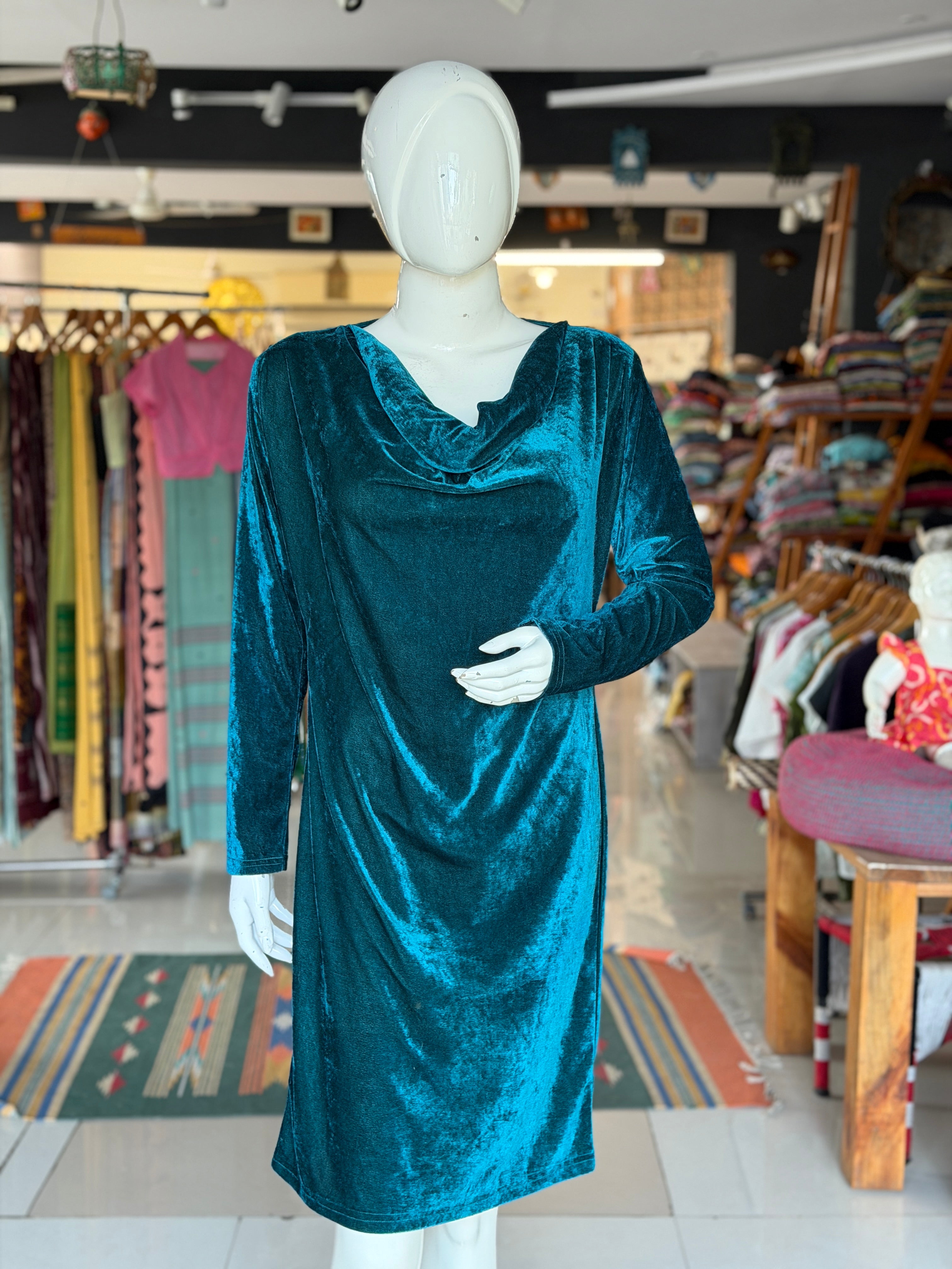 Green velvet cowl neck dress – Handpicked