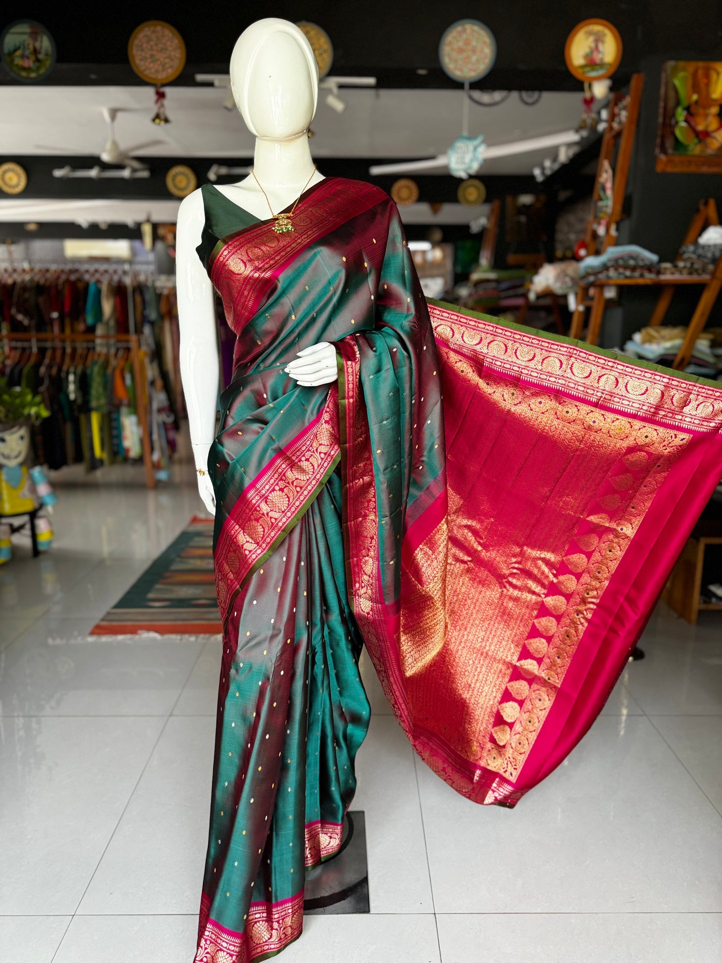 Green and pink dual tone pure silk twill weave handwoven Gadwal saree